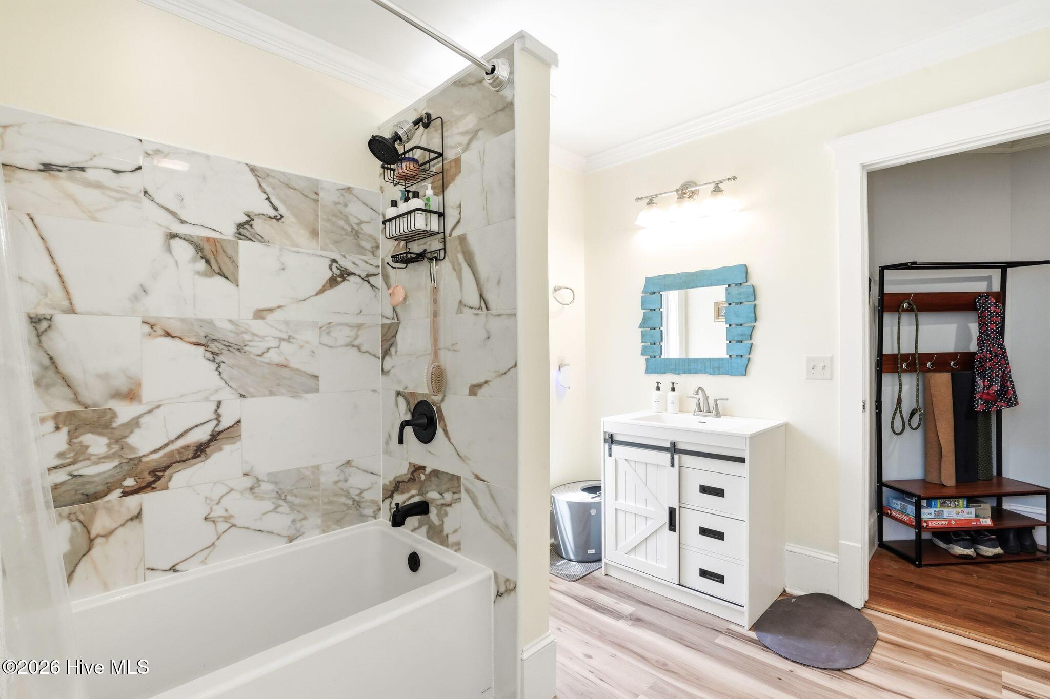 100564510 | Photo 46