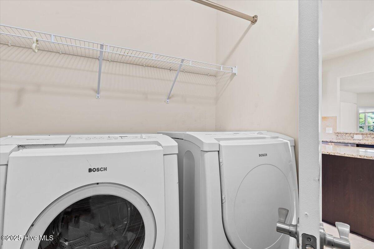 100505325 | Photo 38