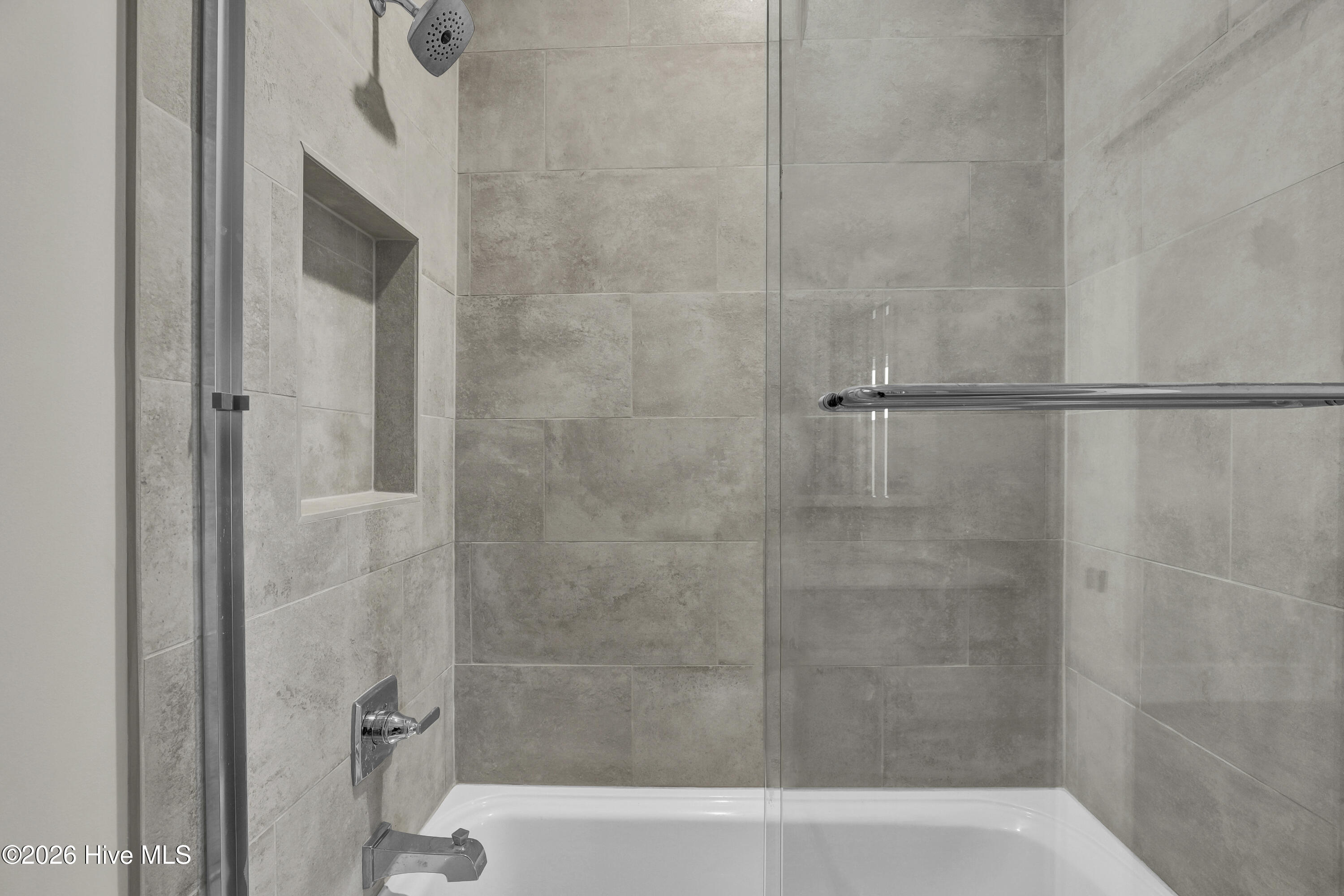 100490520 | Photo 26