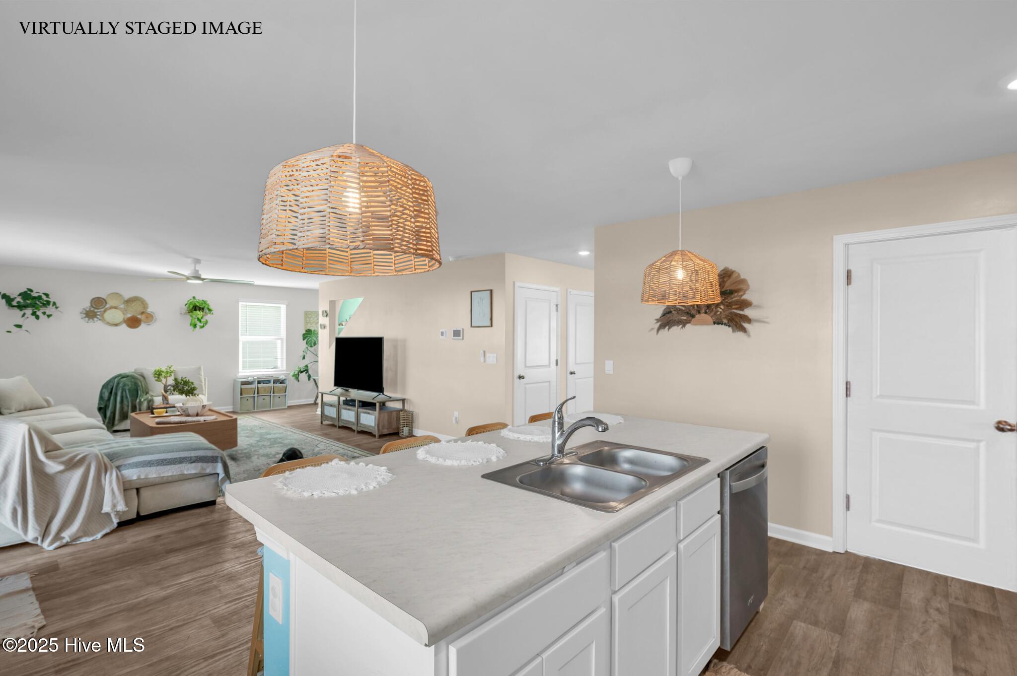 100543422 | Photo 14