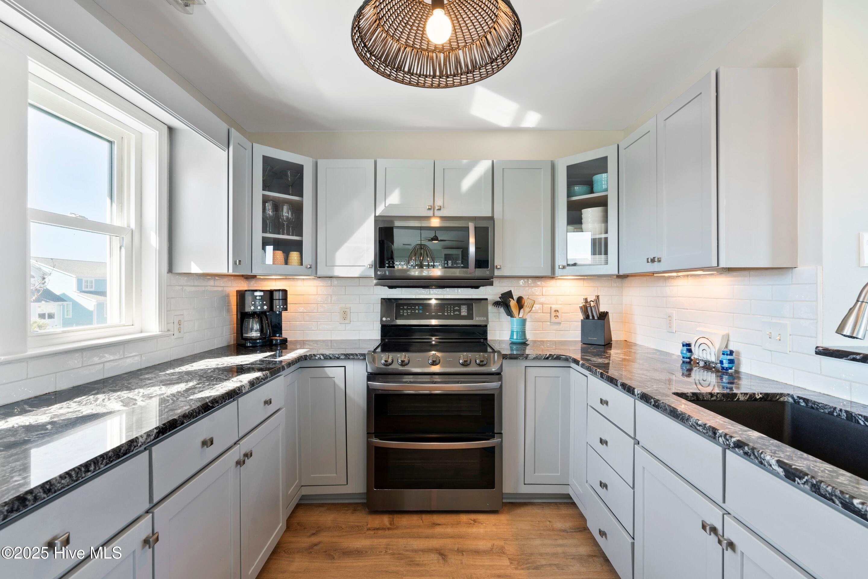 100536770 | Photo 11