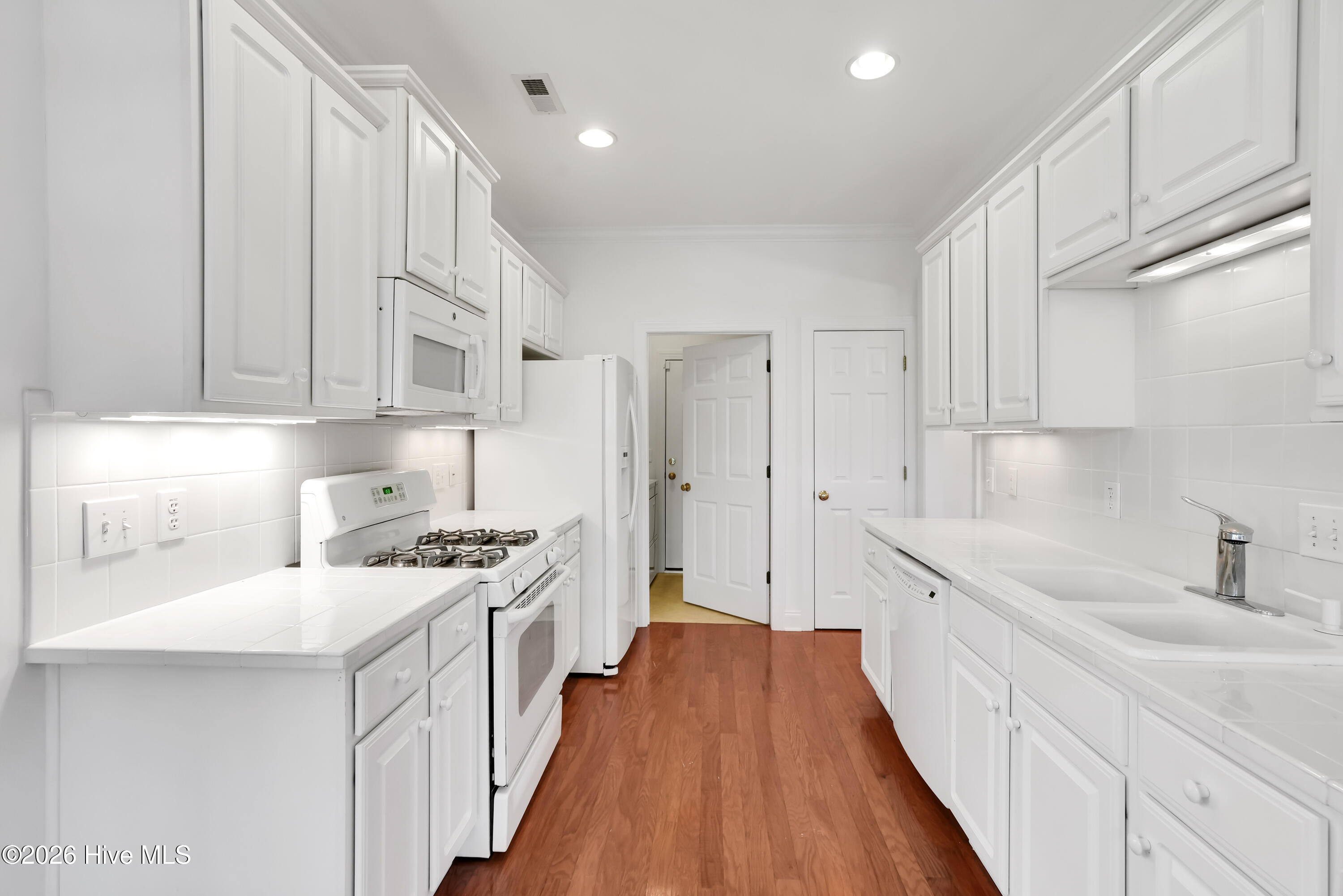 100554924 | Photo 14