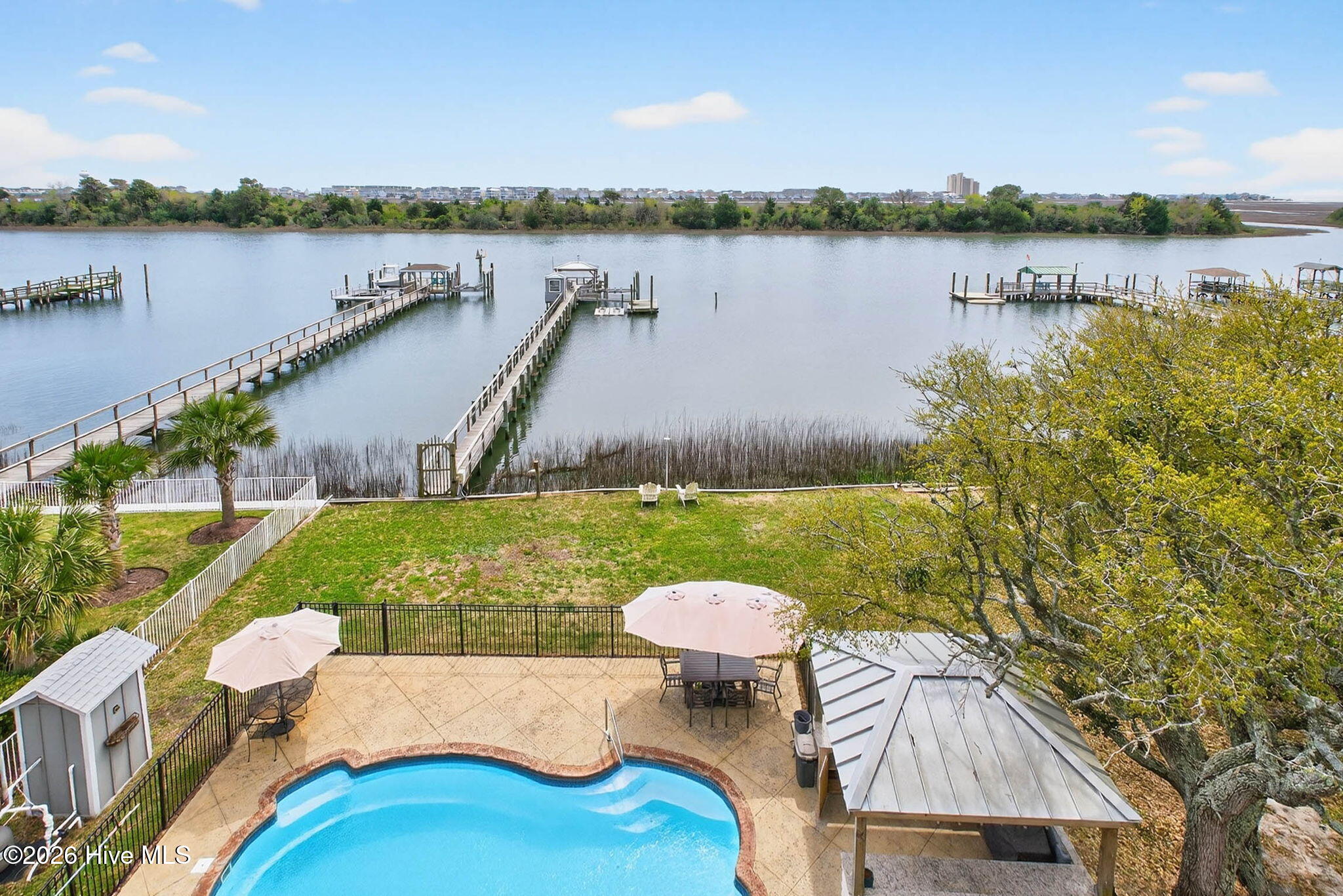 100563982 | Photo 56