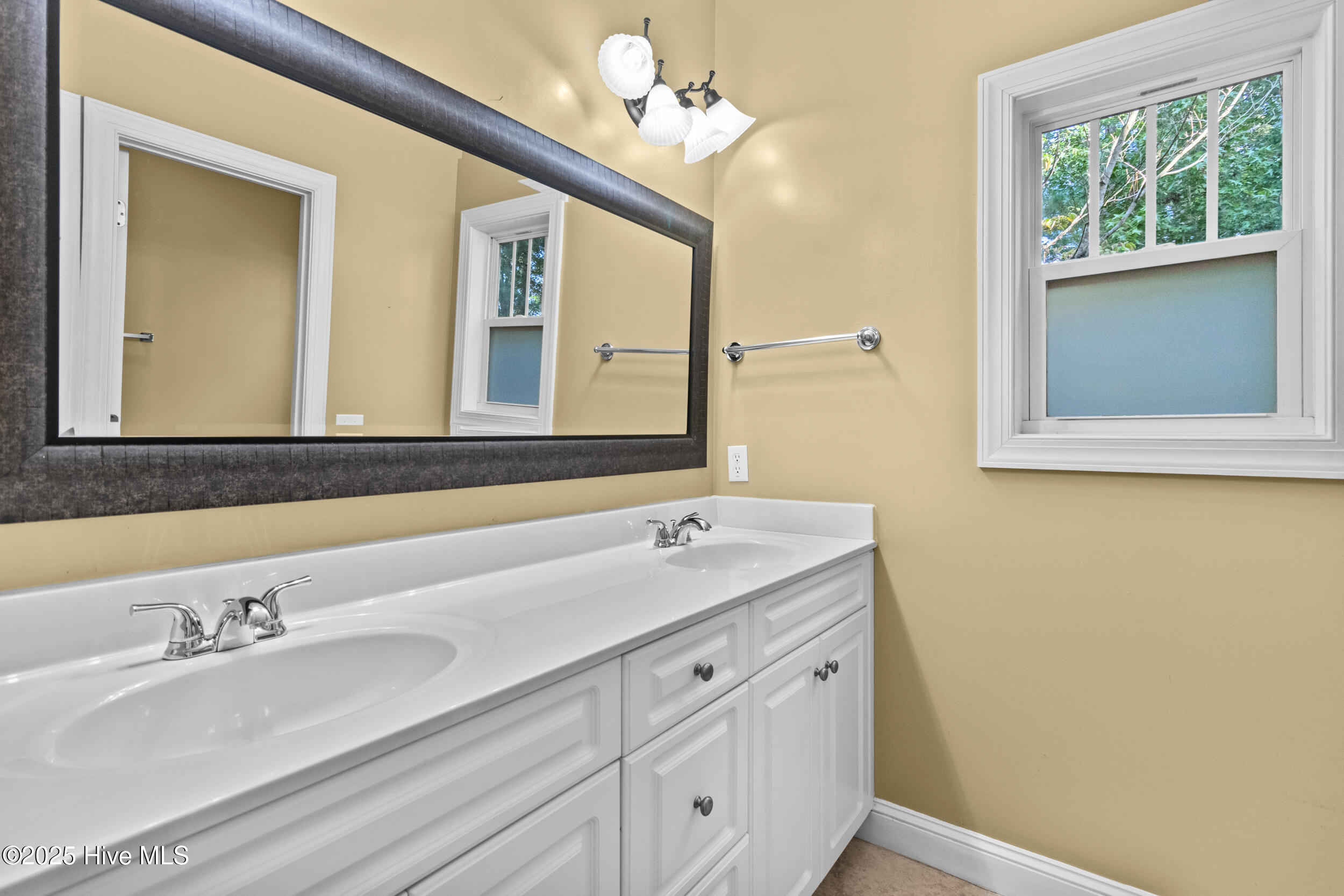 100534384 | Photo 34