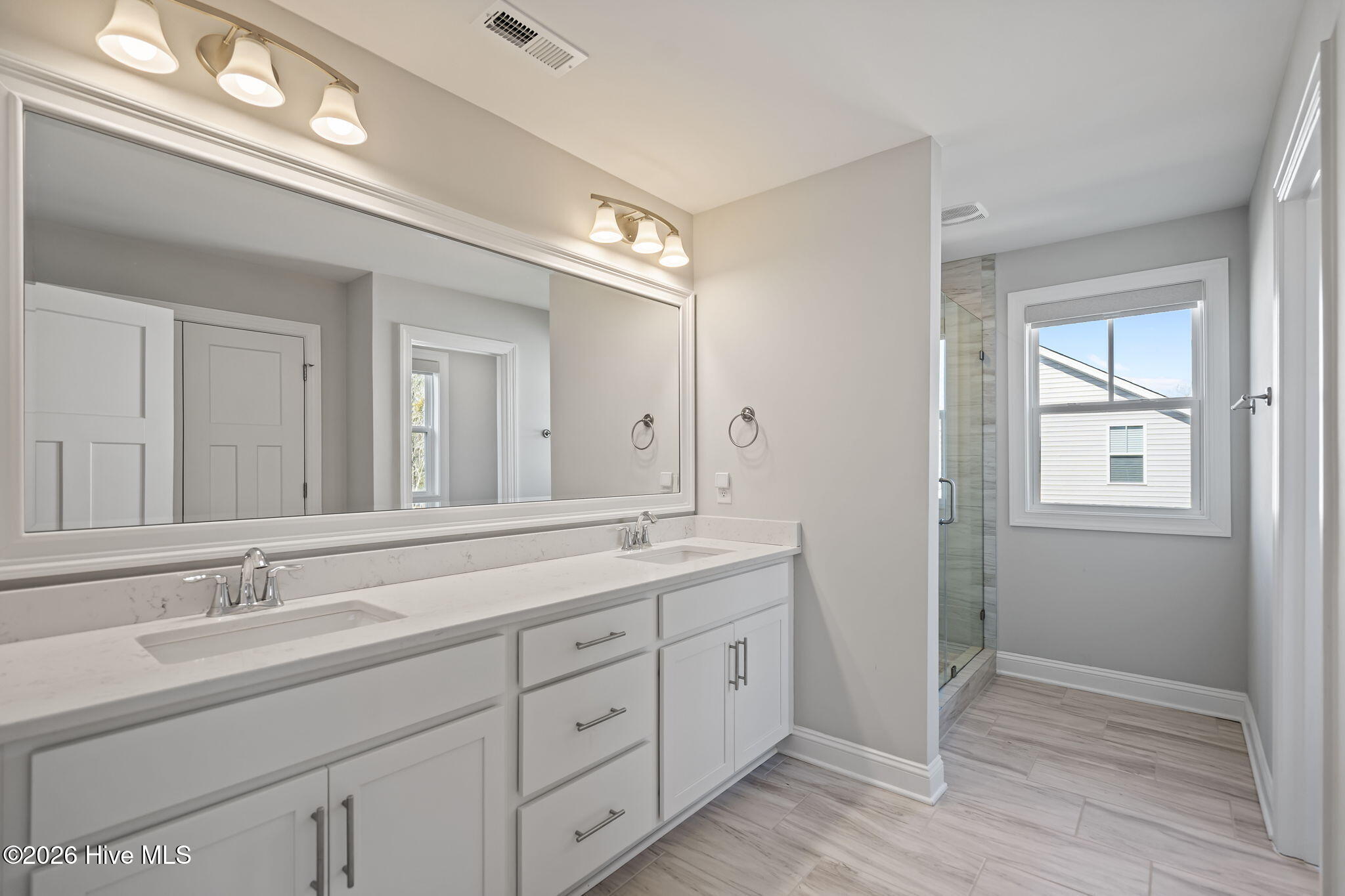 100562064 | Photo 28