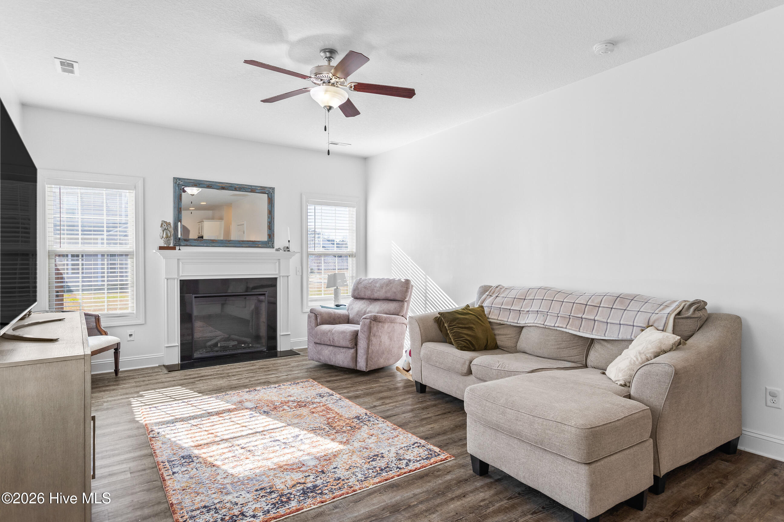 100561419 | Photo 12