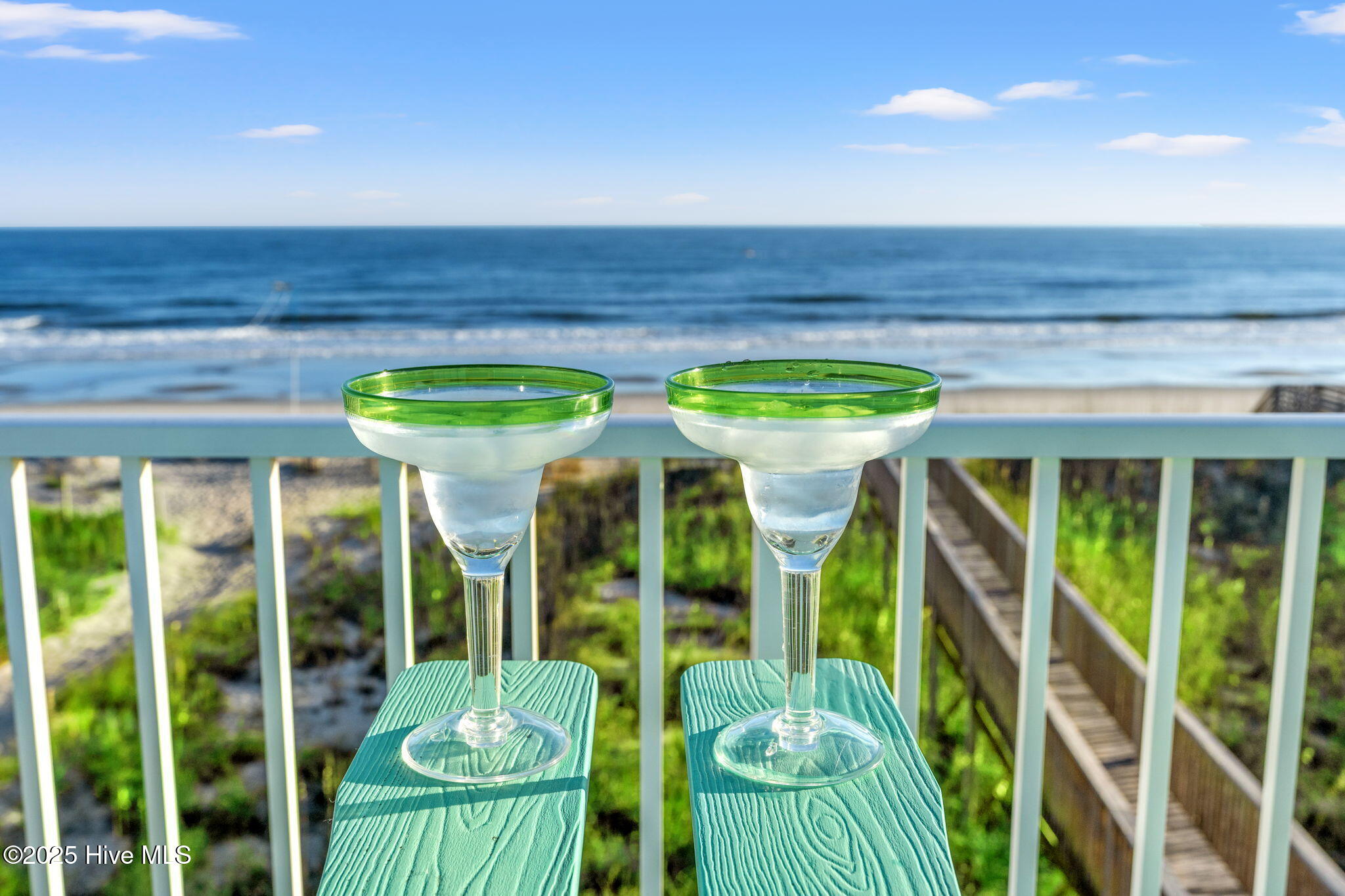 100540283 | Photo 33