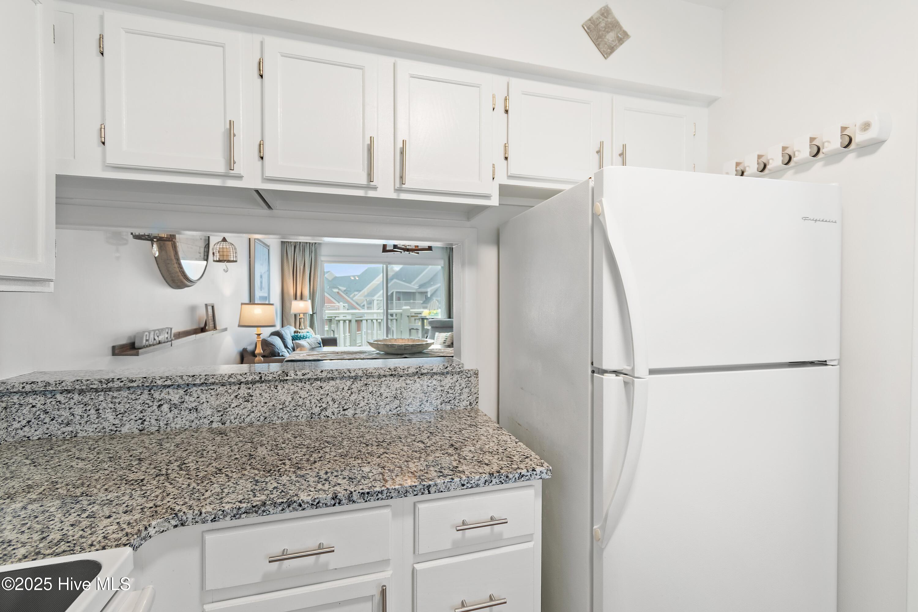 100533789 | Photo 21