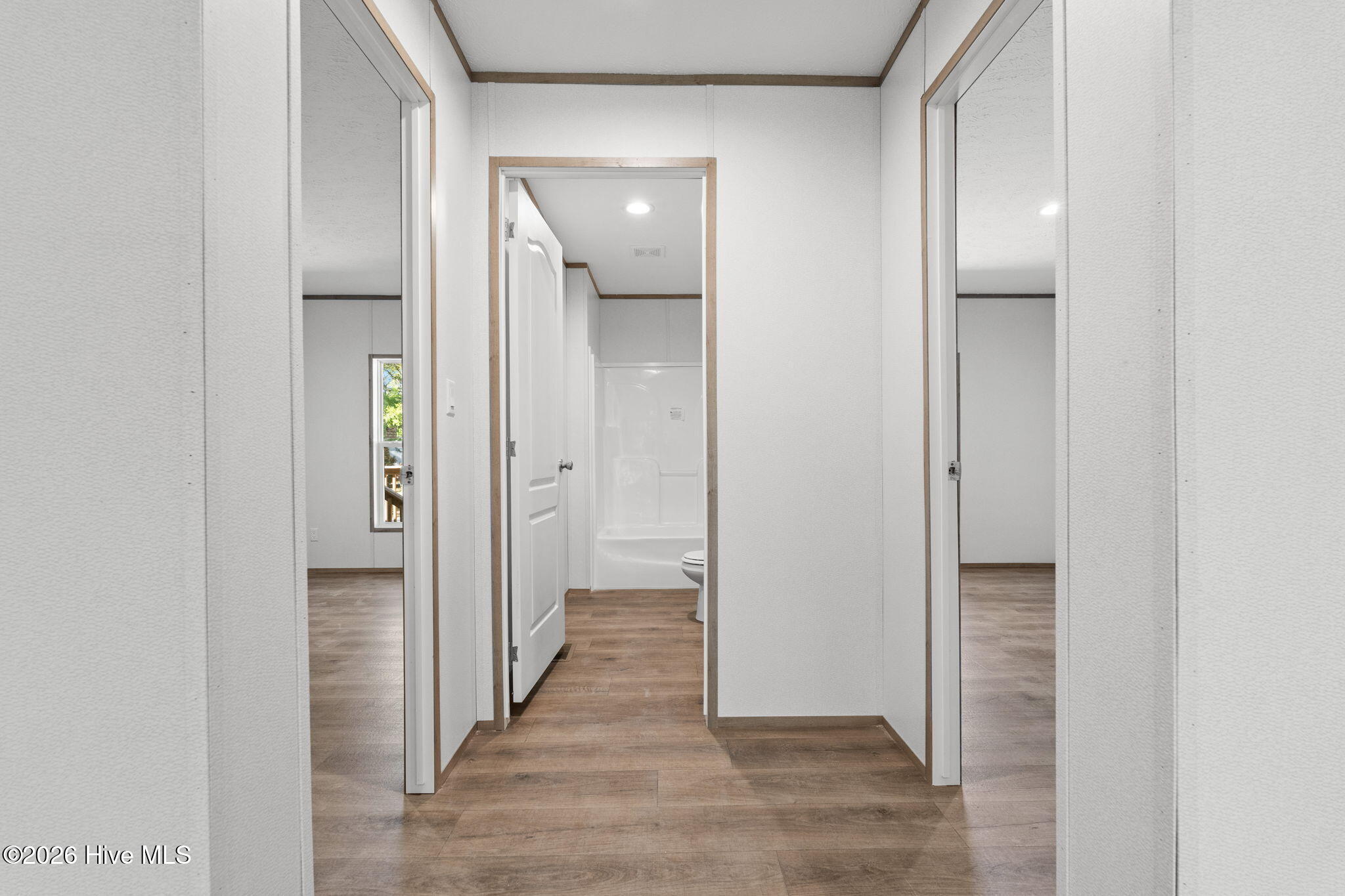 100569950 | Photo 23