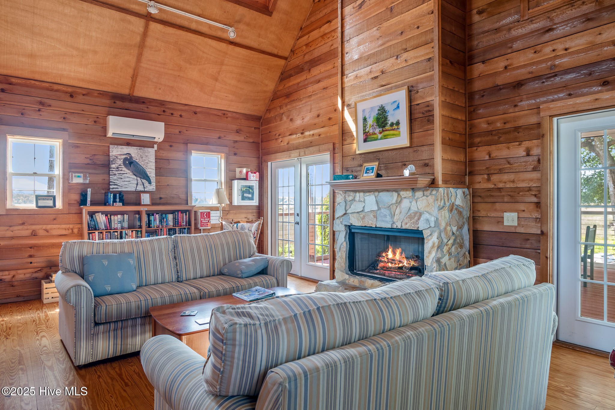 100533219 | Photo 53