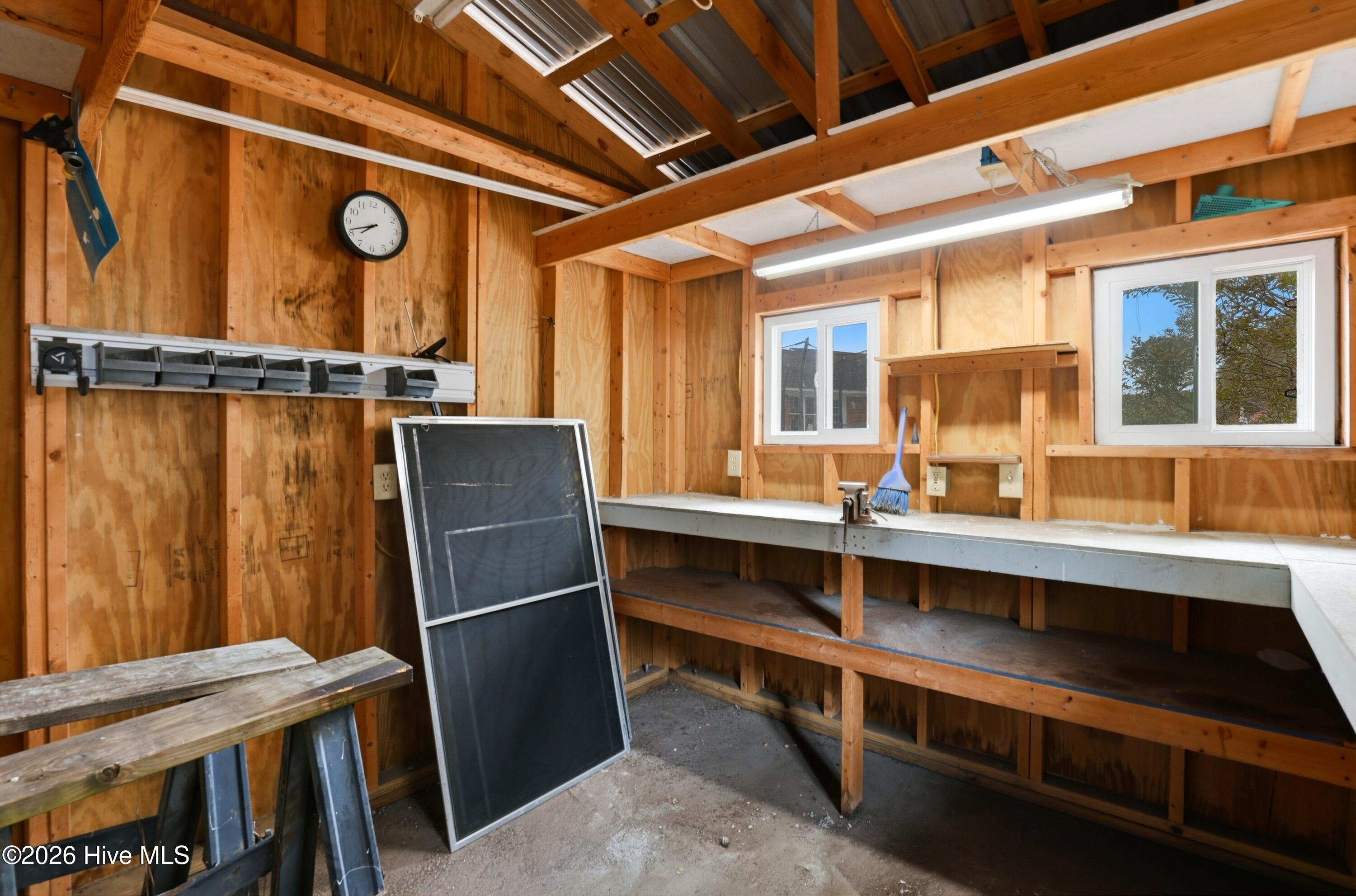 100553315 | Photo 25