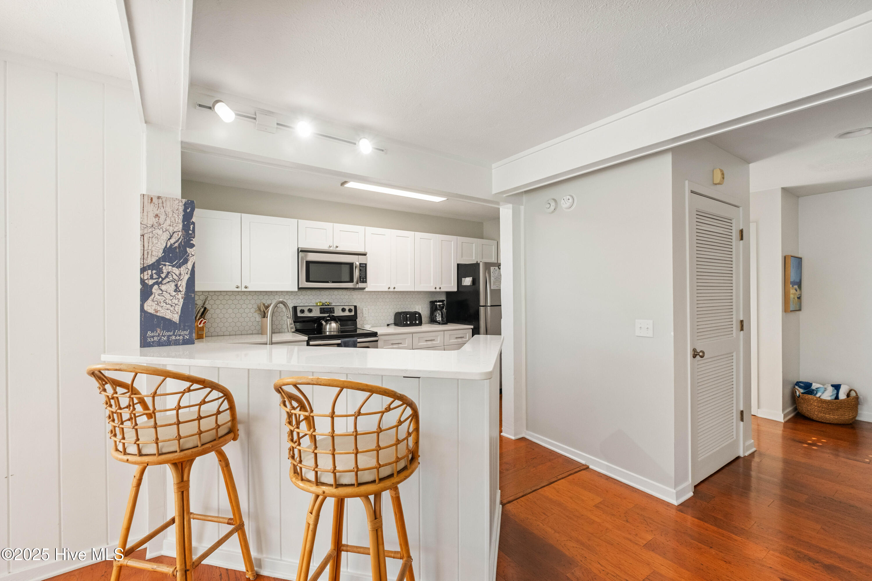 100540303 | Photo 12