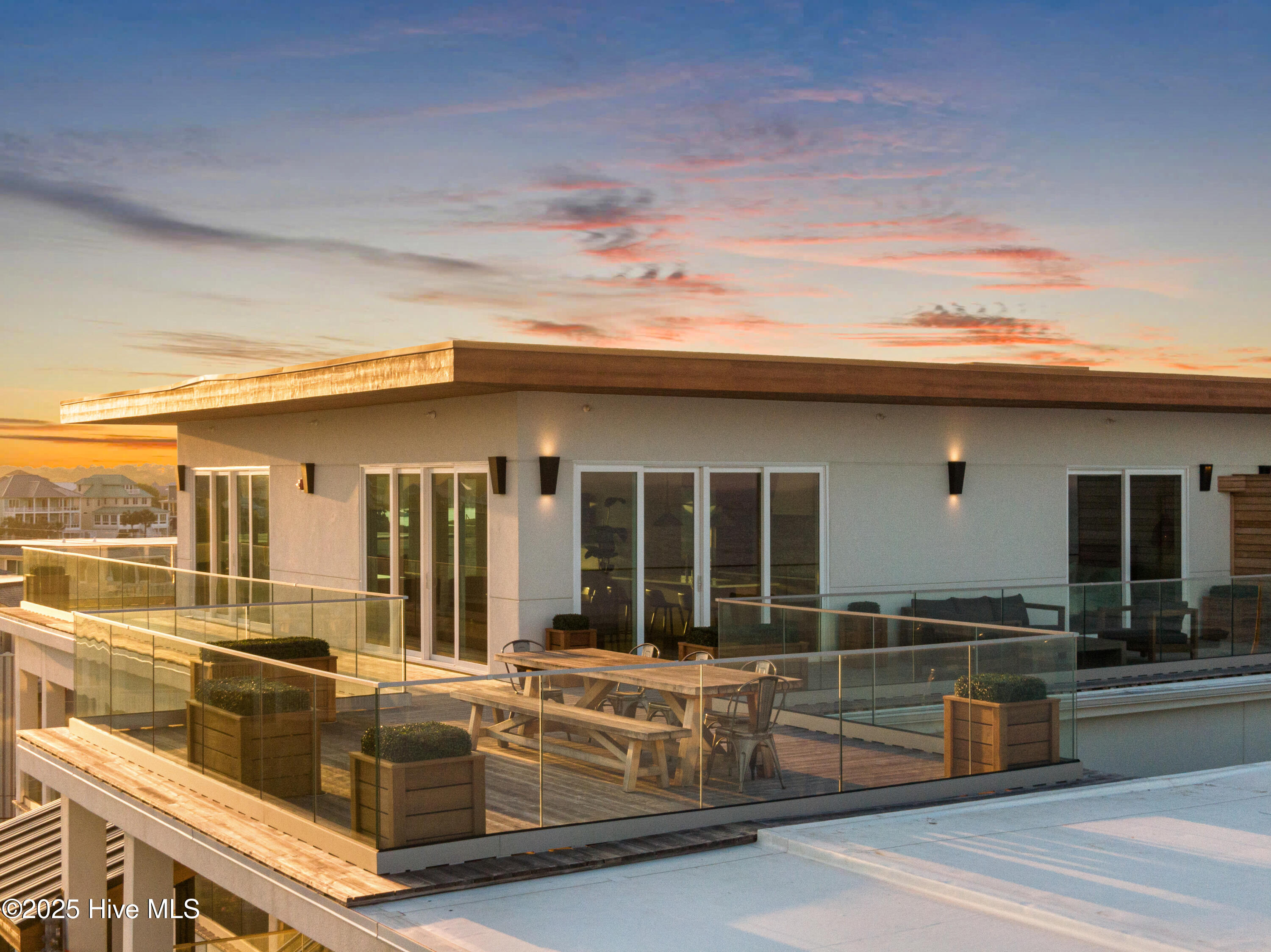 100523208 | Photo 48