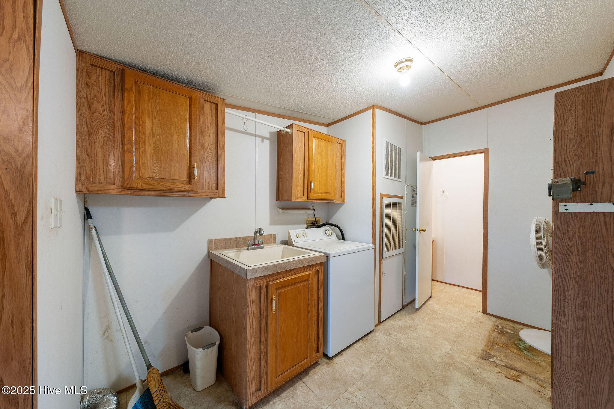 100513663 | Photo 19