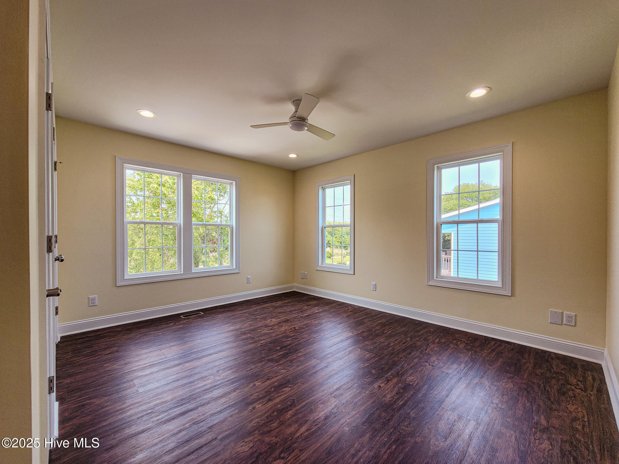 100511254 | Photo 11