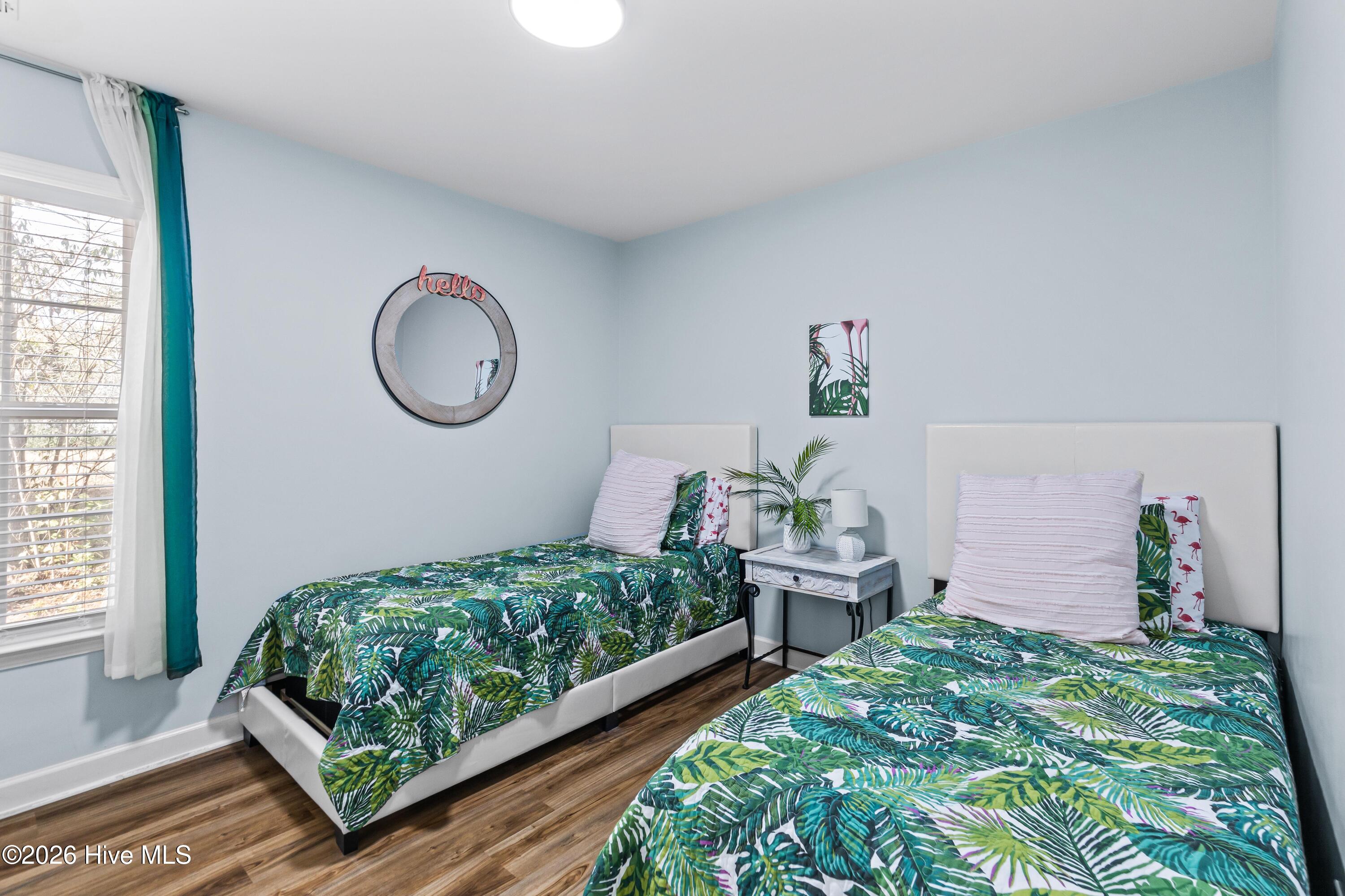 100549880 | Photo 15