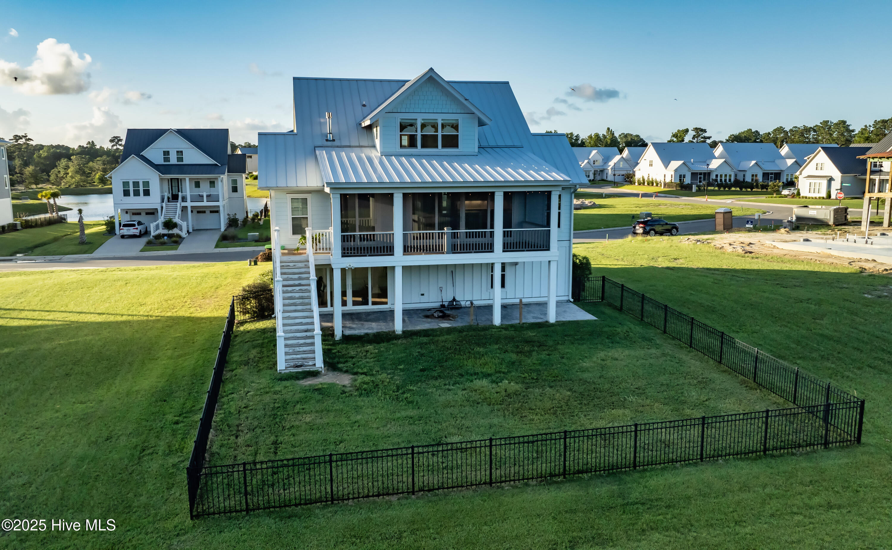 100518047 | Photo 51