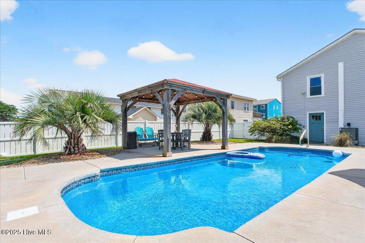 100527780 | Photo 52