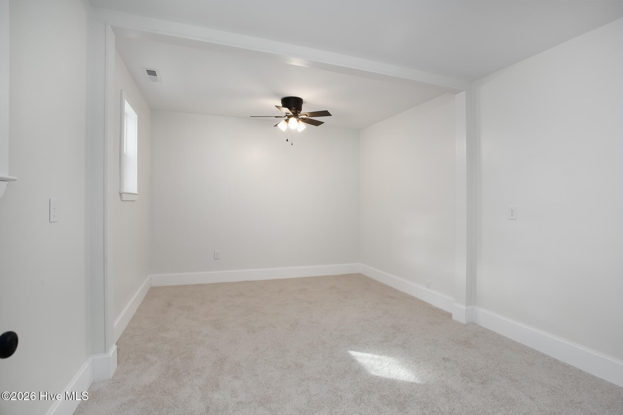 100548635 | Photo 24