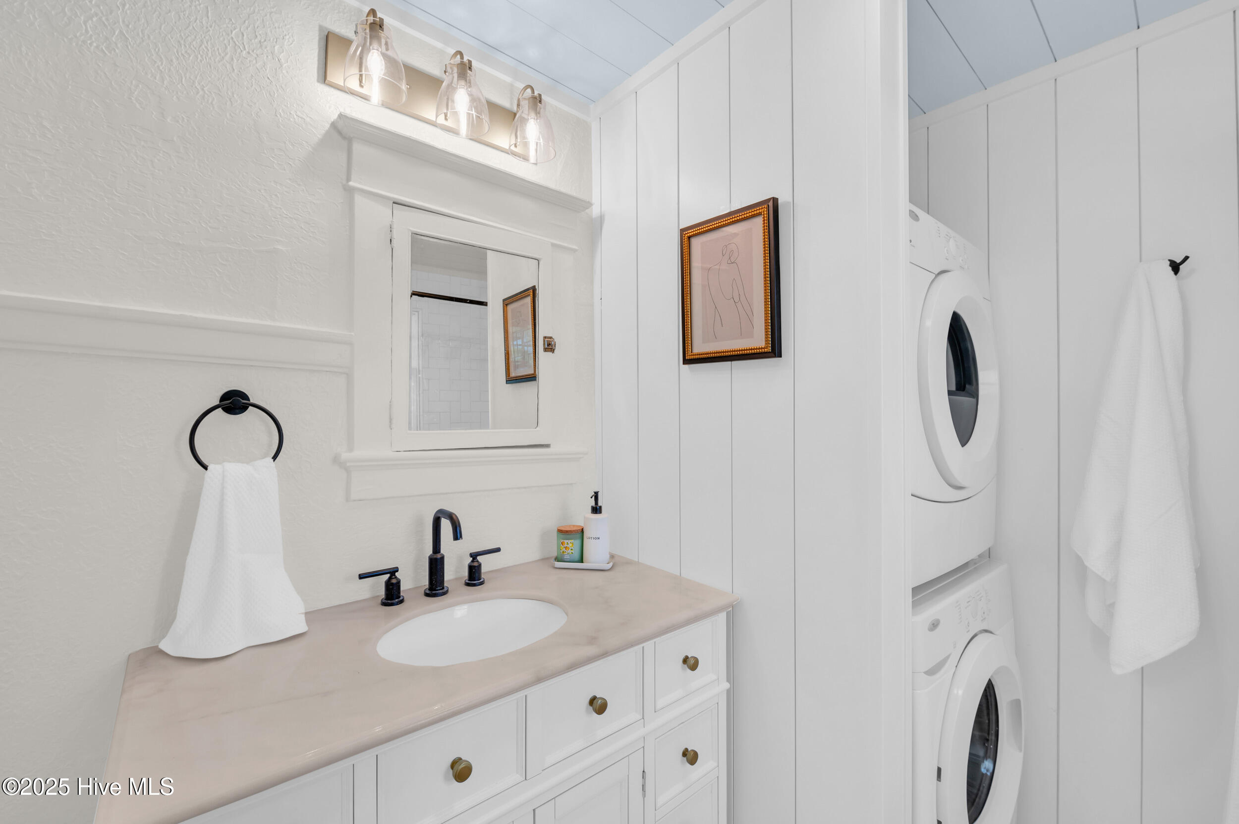 100542379 | Photo 54