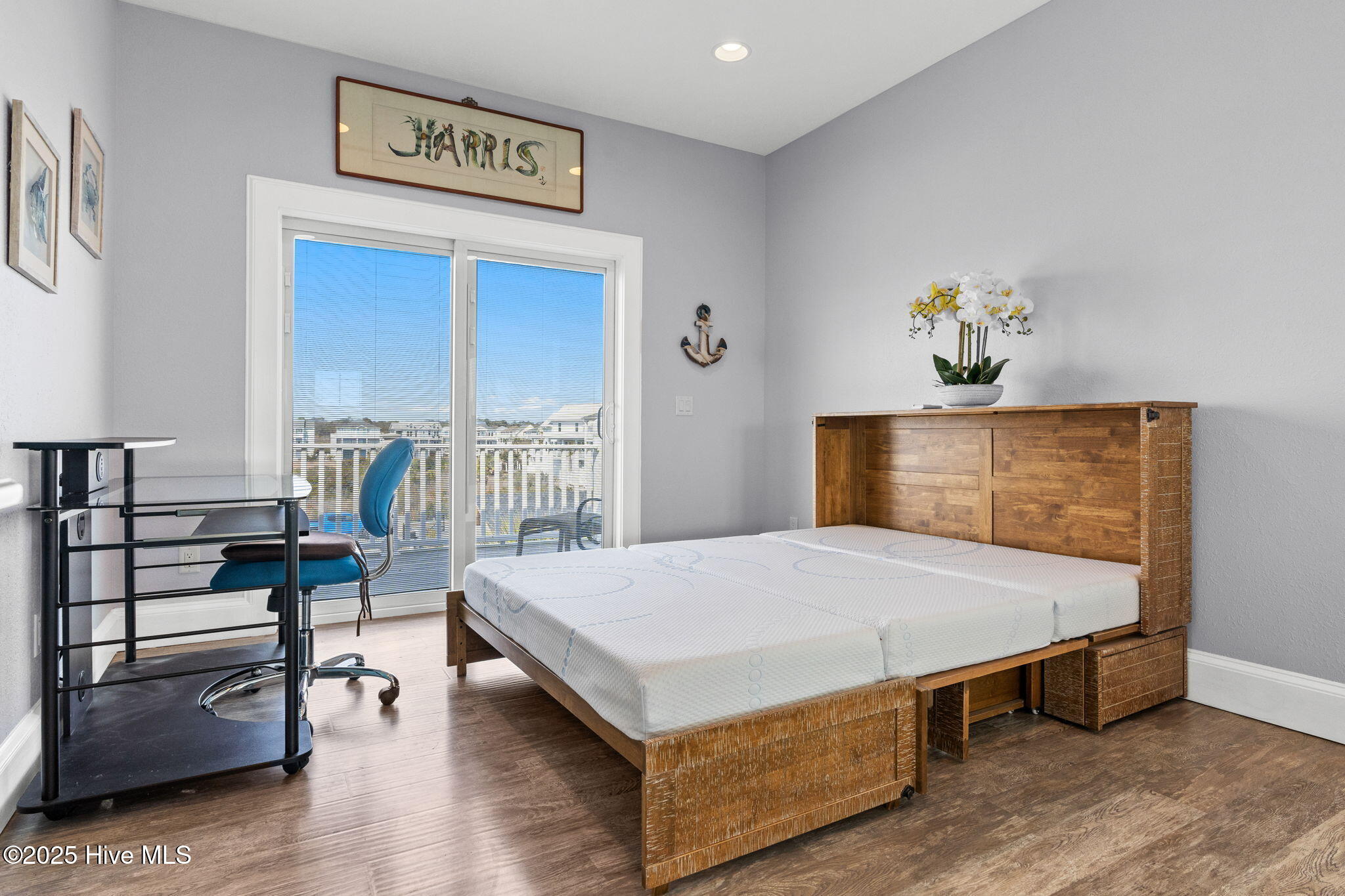 100495043 | Photo 27