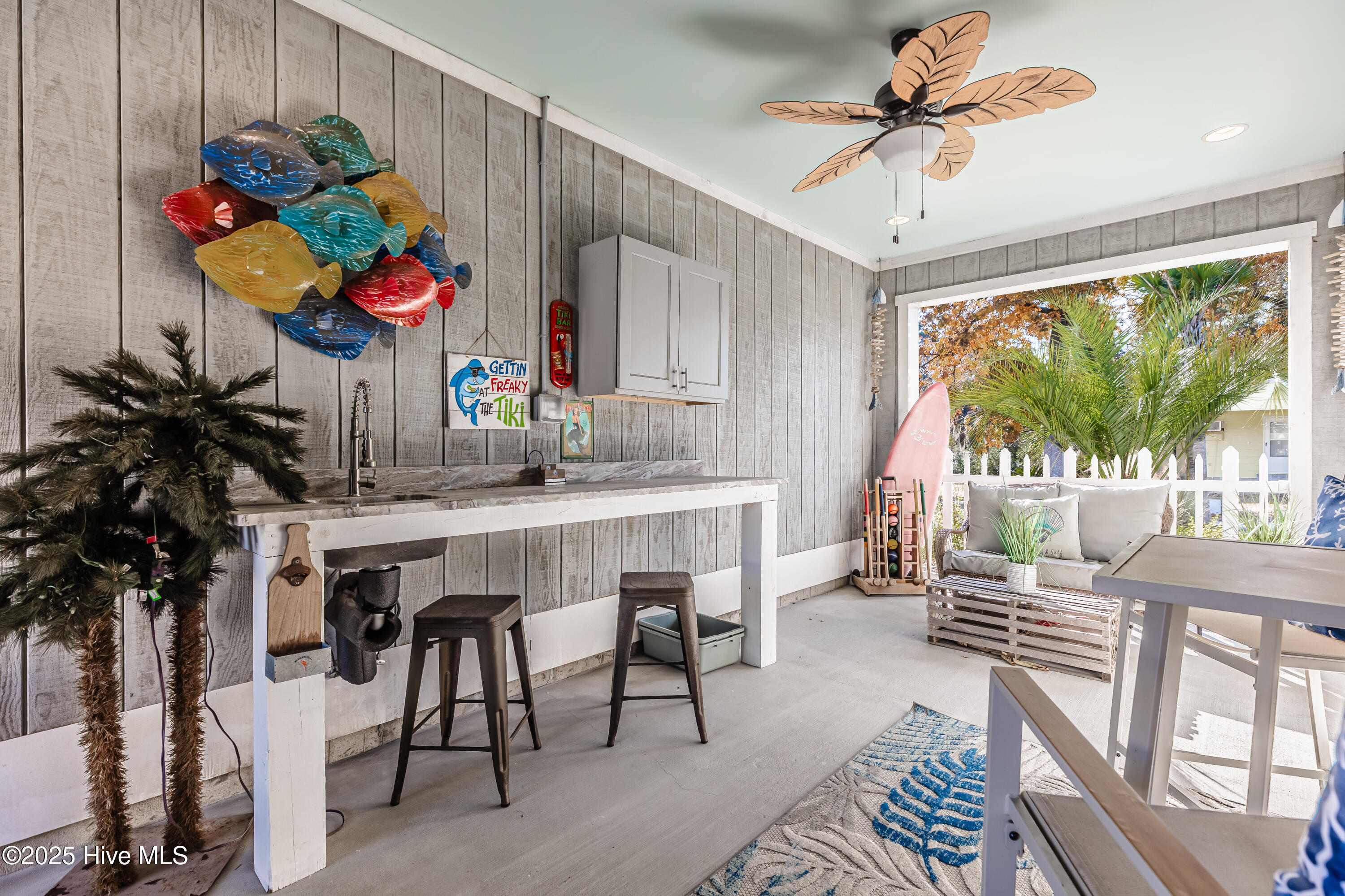 100542603 | Photo 44