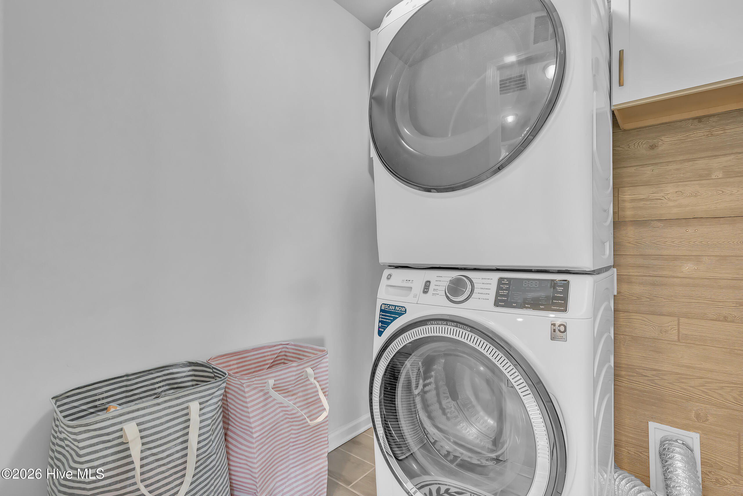 100551354 | Photo 44