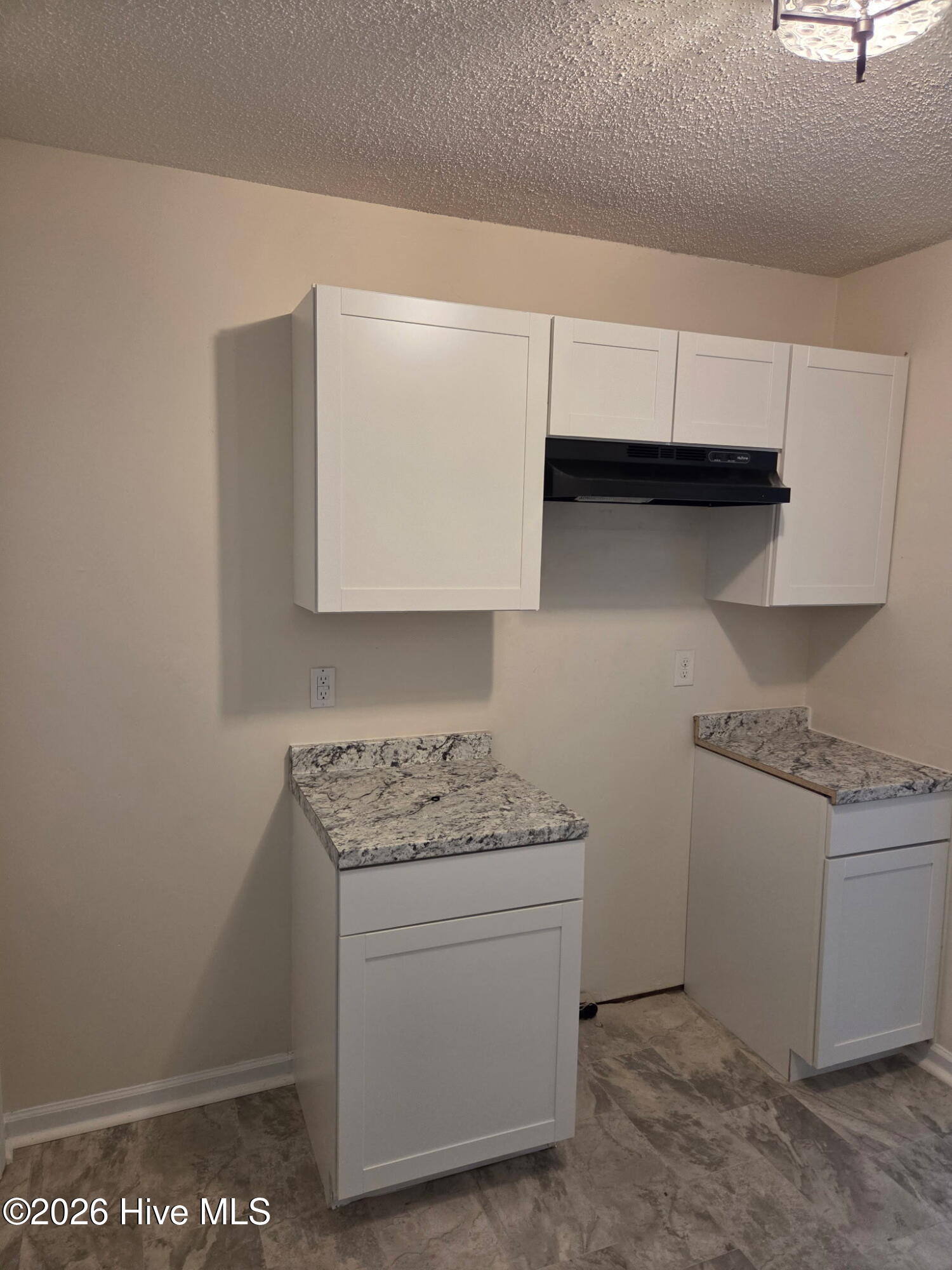 100569129 | Photo 14