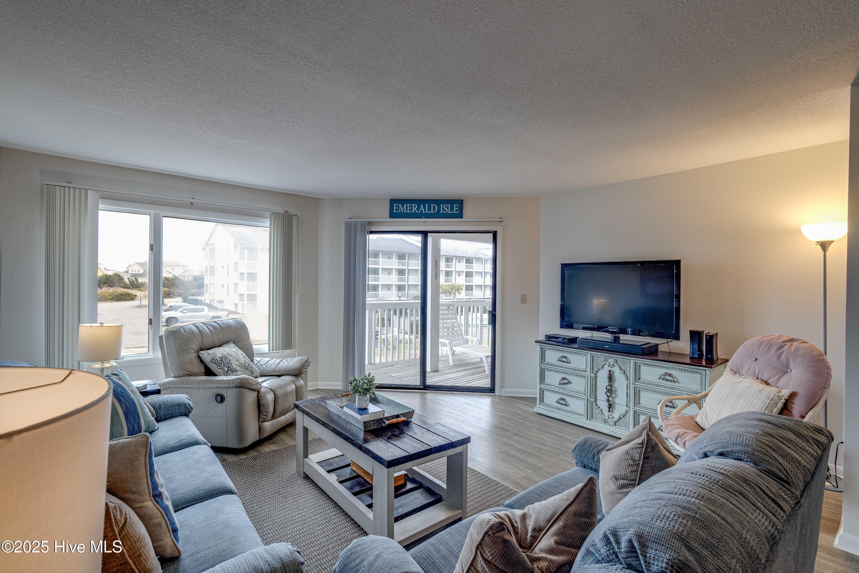 100494950 | Photo 13