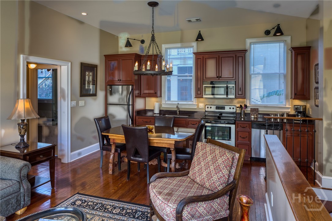 14 E Taylor Street, Savannah, GA, 31401