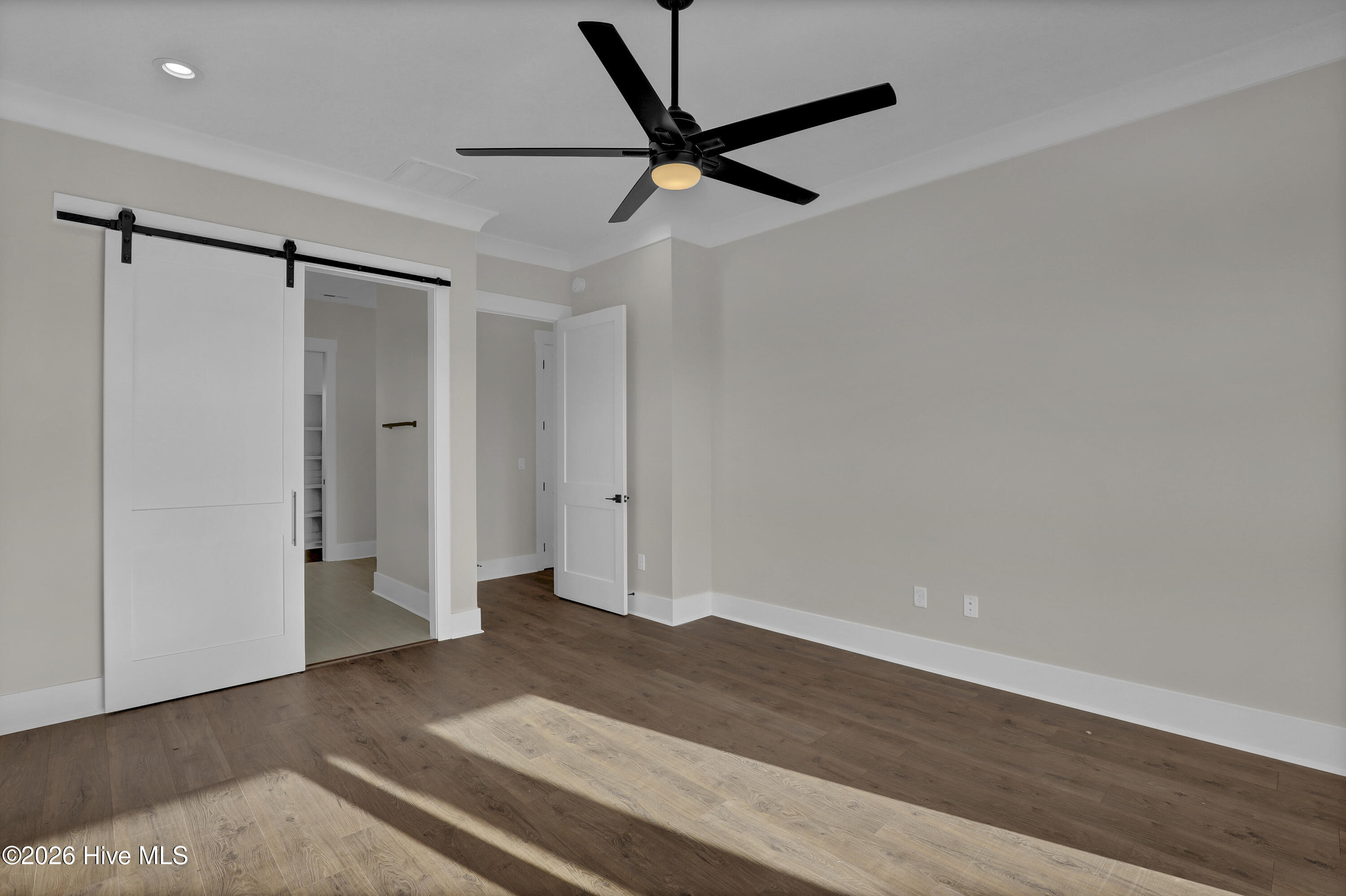 100566719 | Photo 17