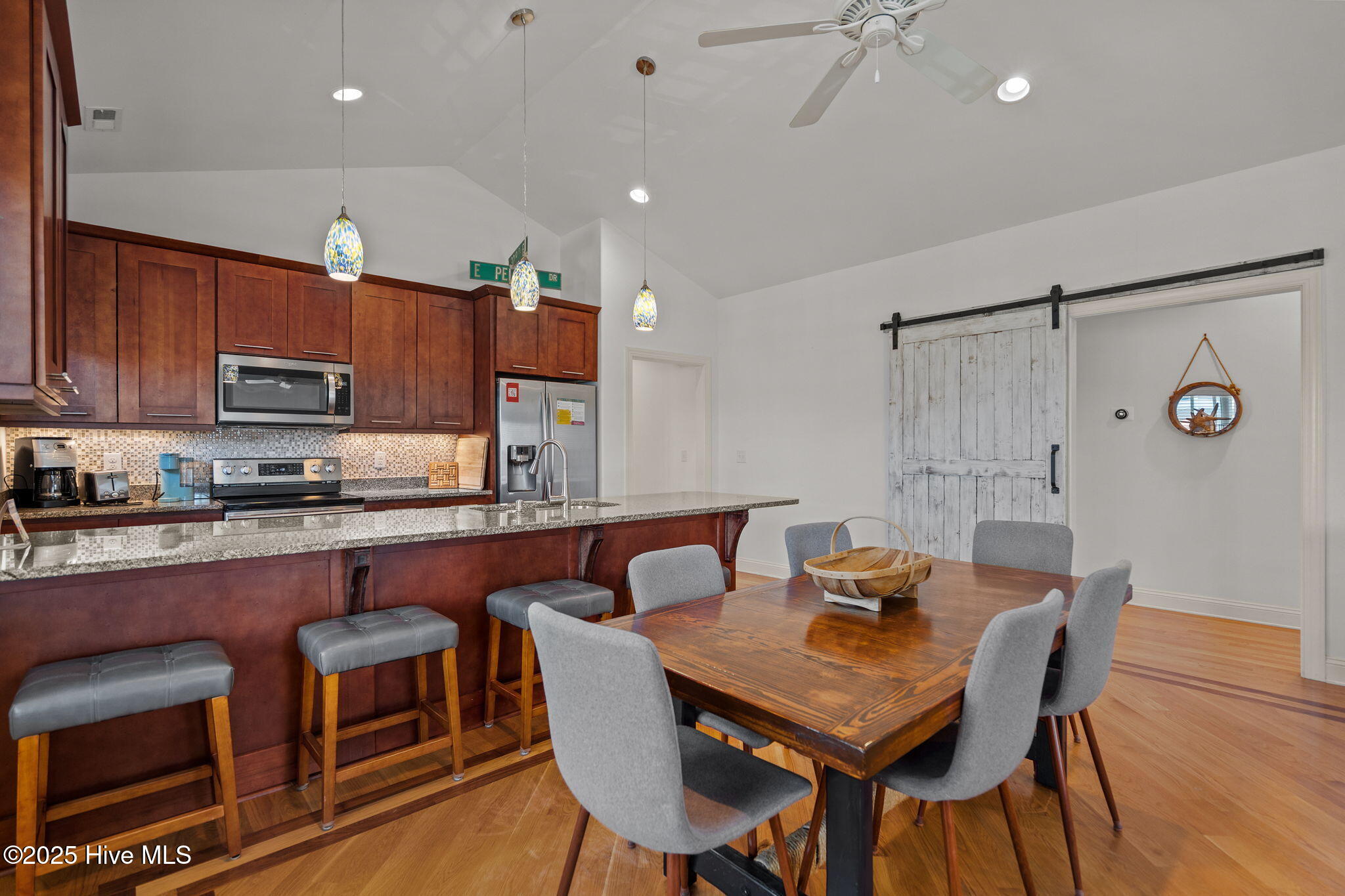 100537497 | Photo 14