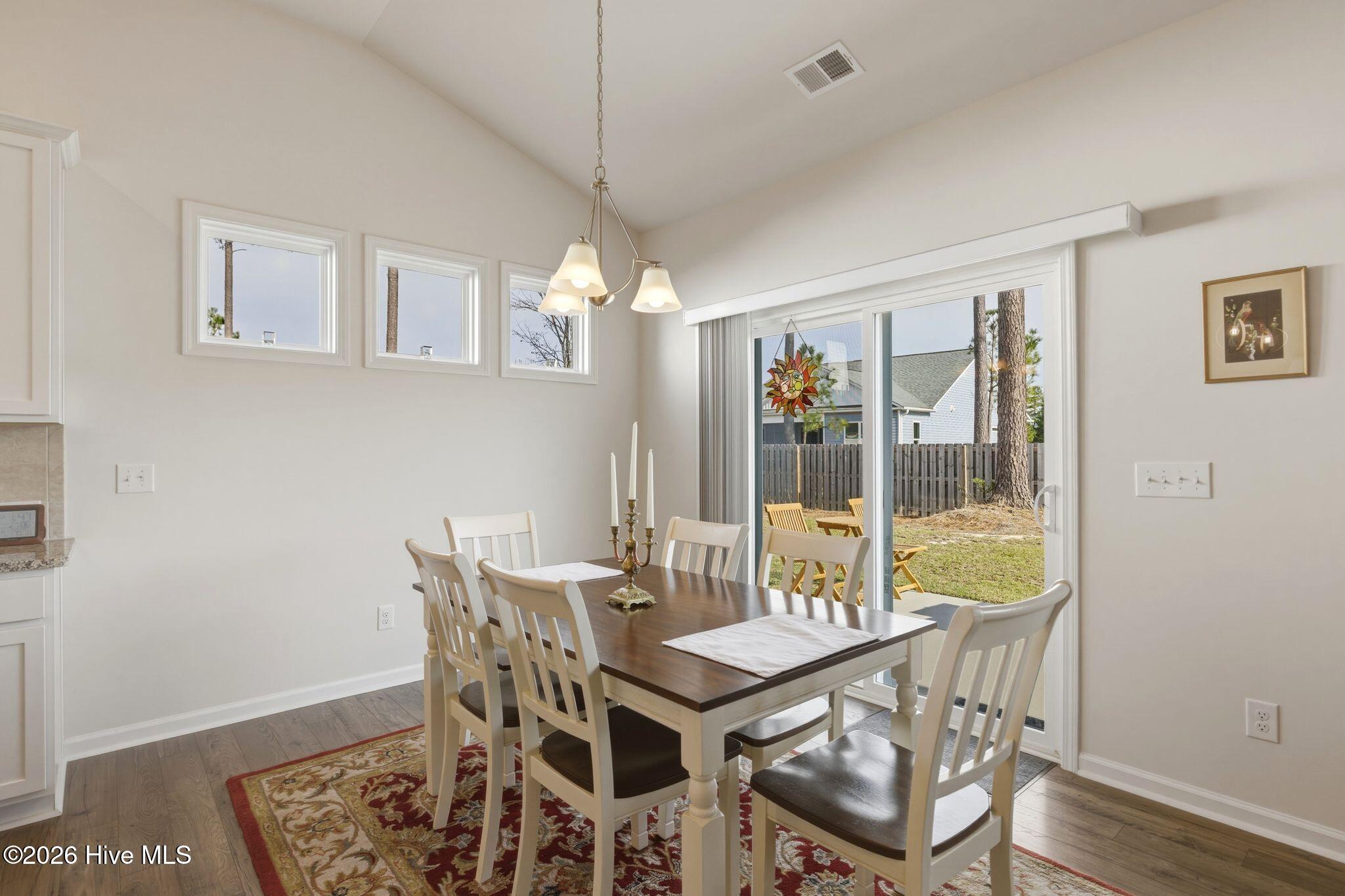 100563254 | Photo 39