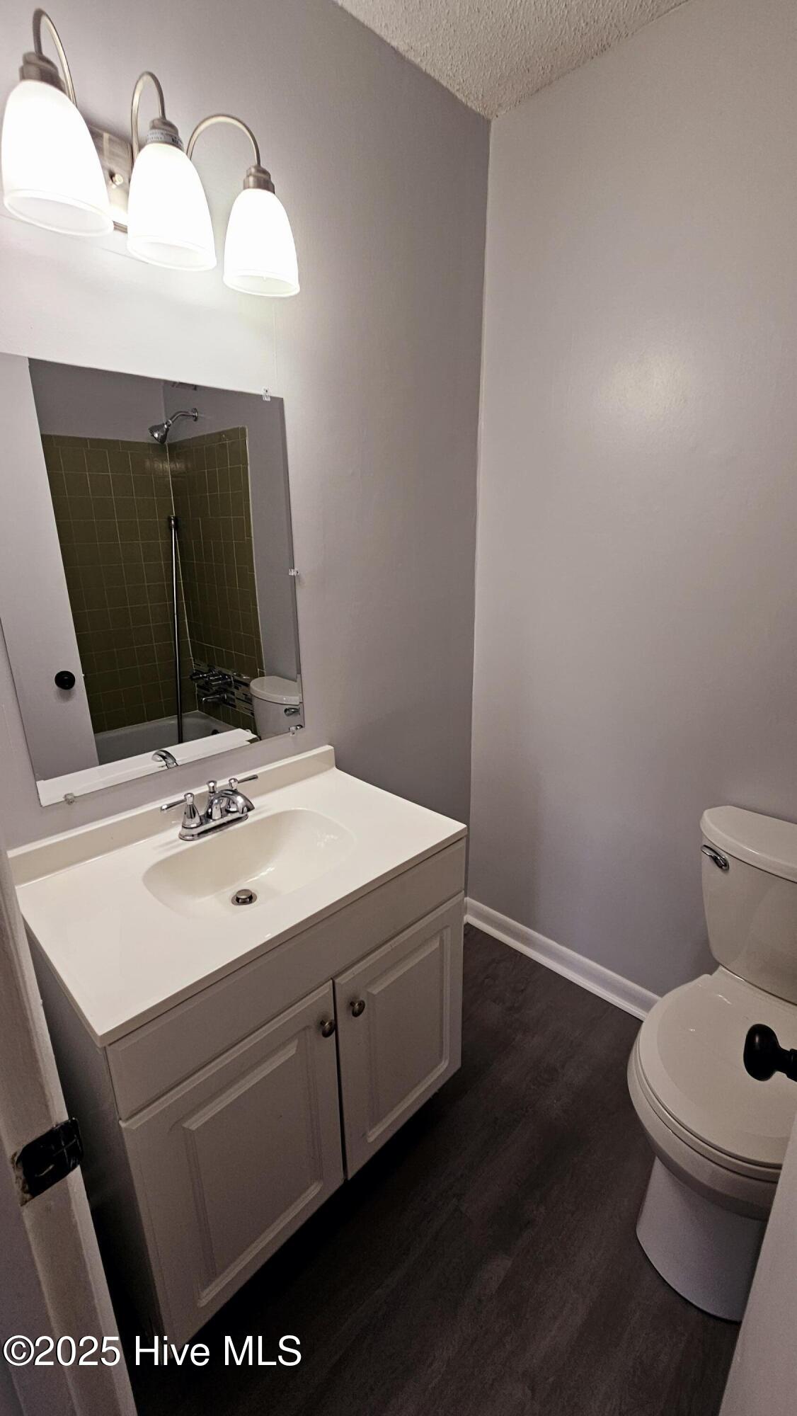 100560840 | Photo 11