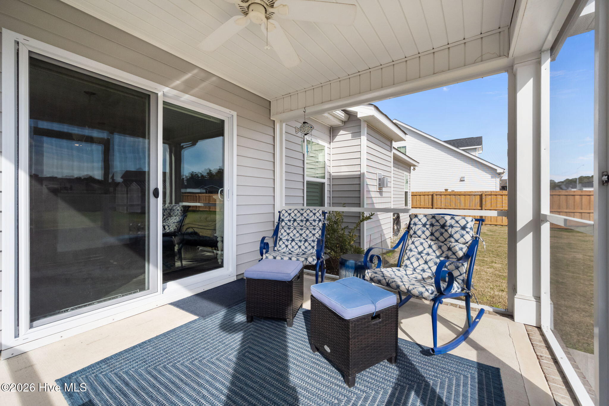 100561377 | Photo 40