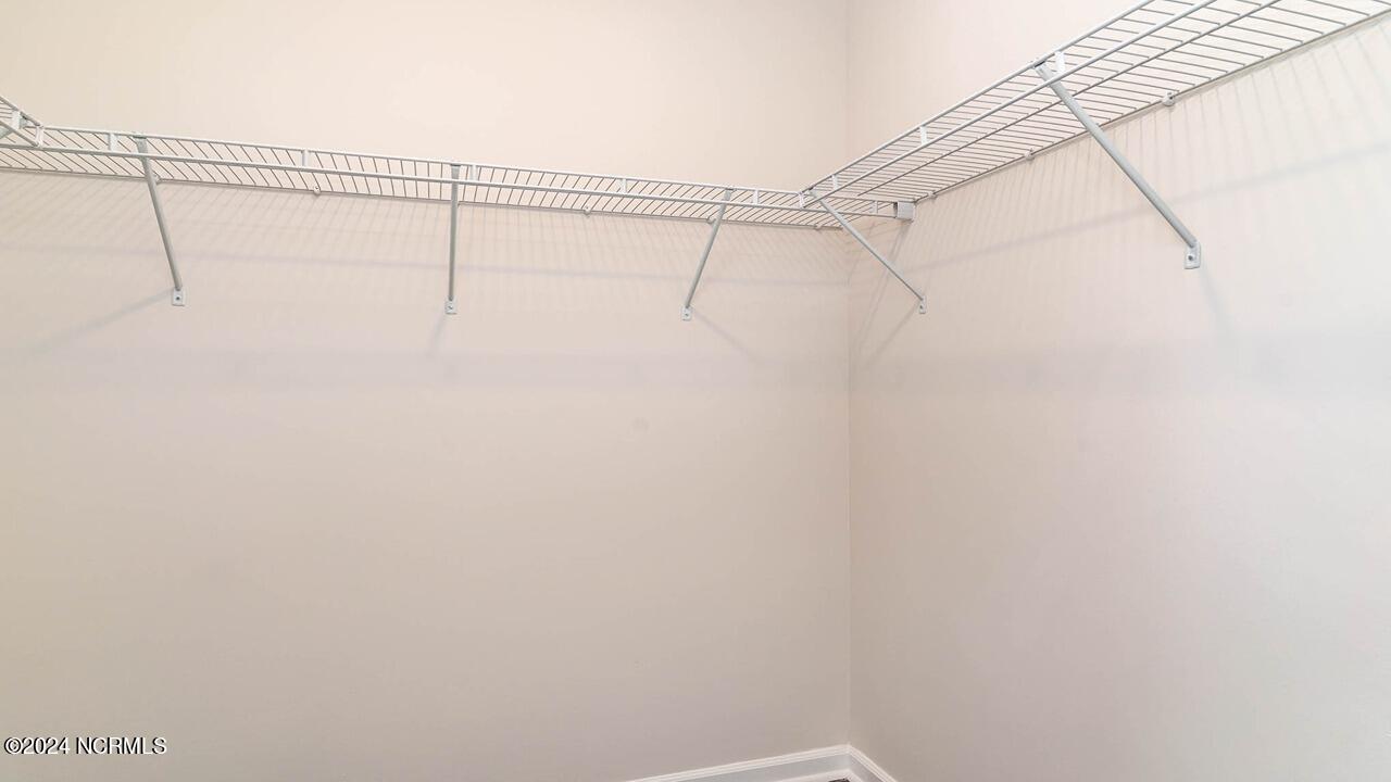 100584982 | Photo 15