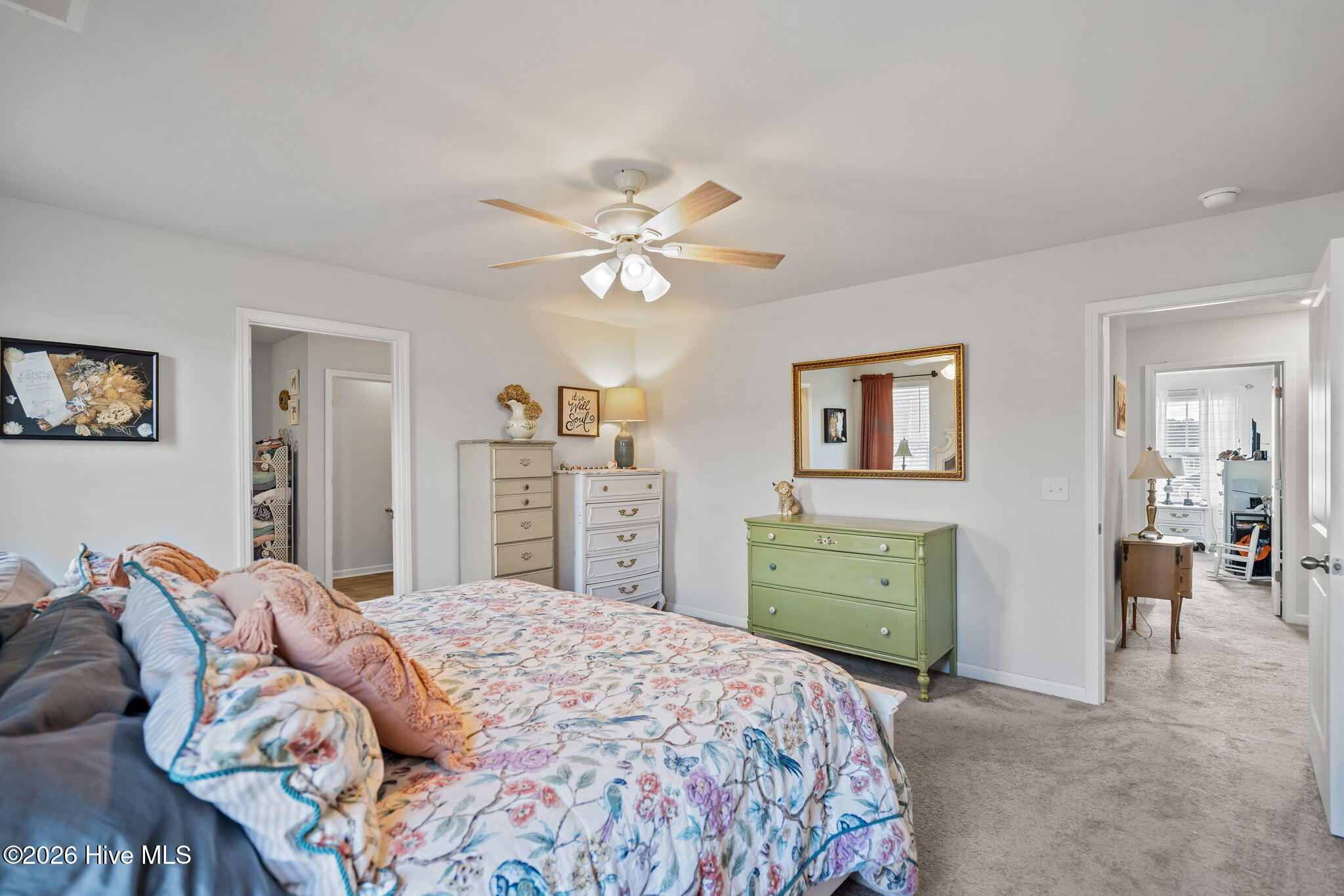 100554763 | Photo 26