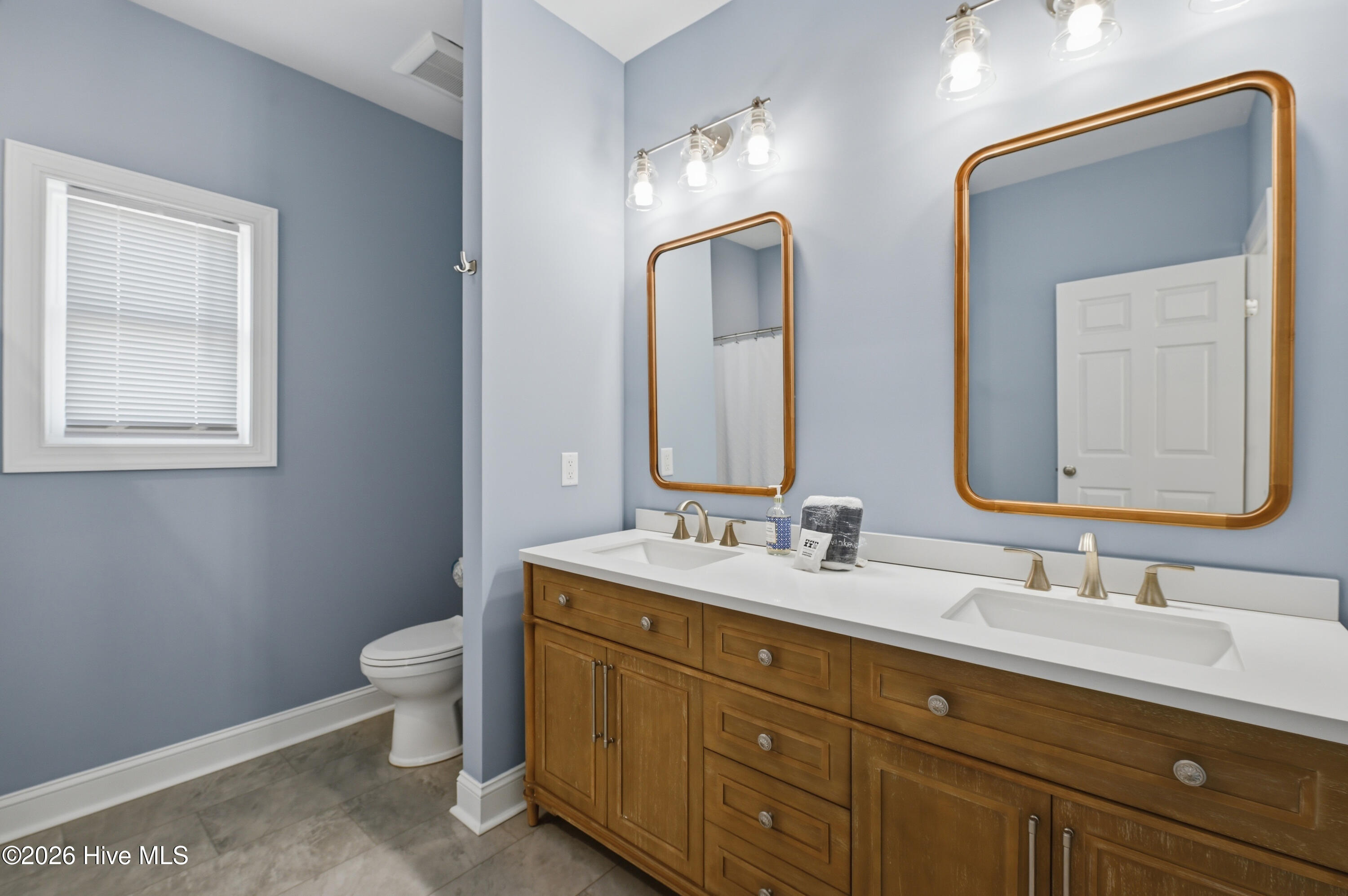 100561977 | Photo 45