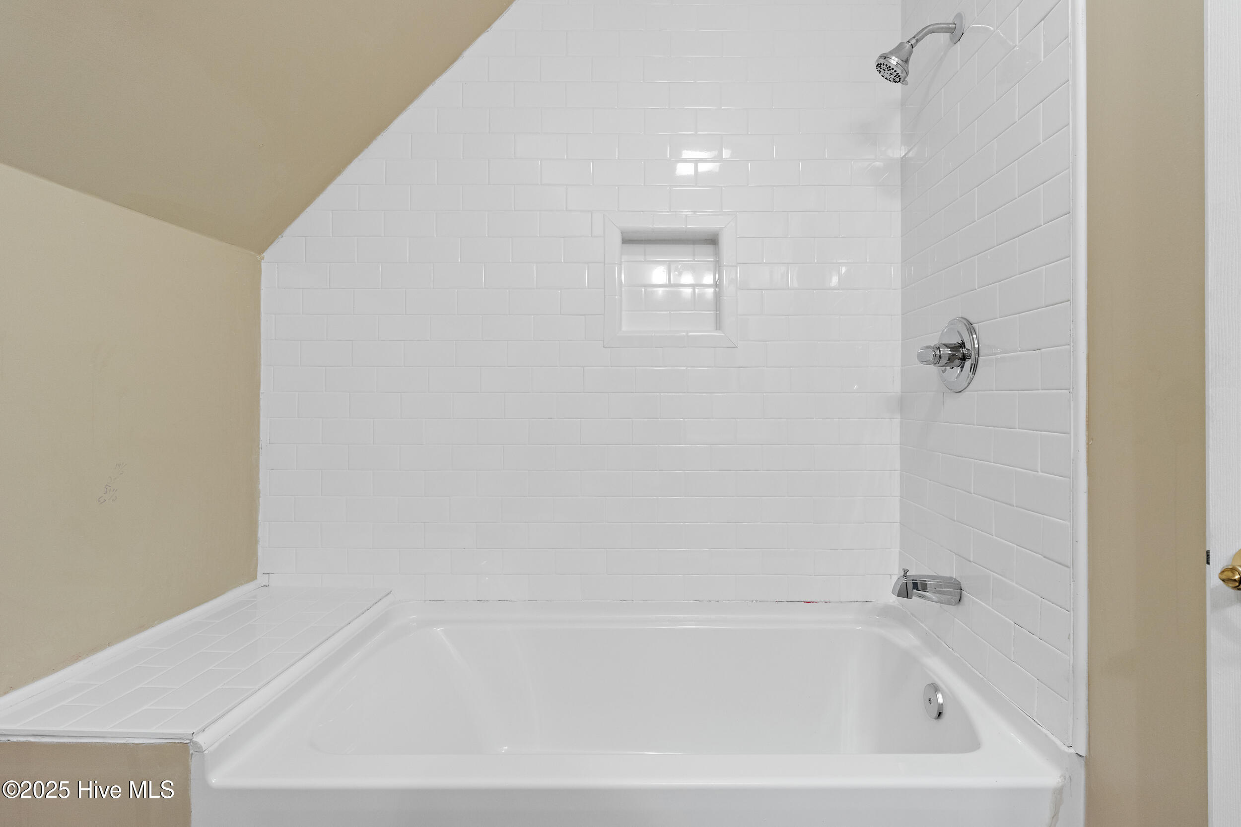 100531940 | Photo 63