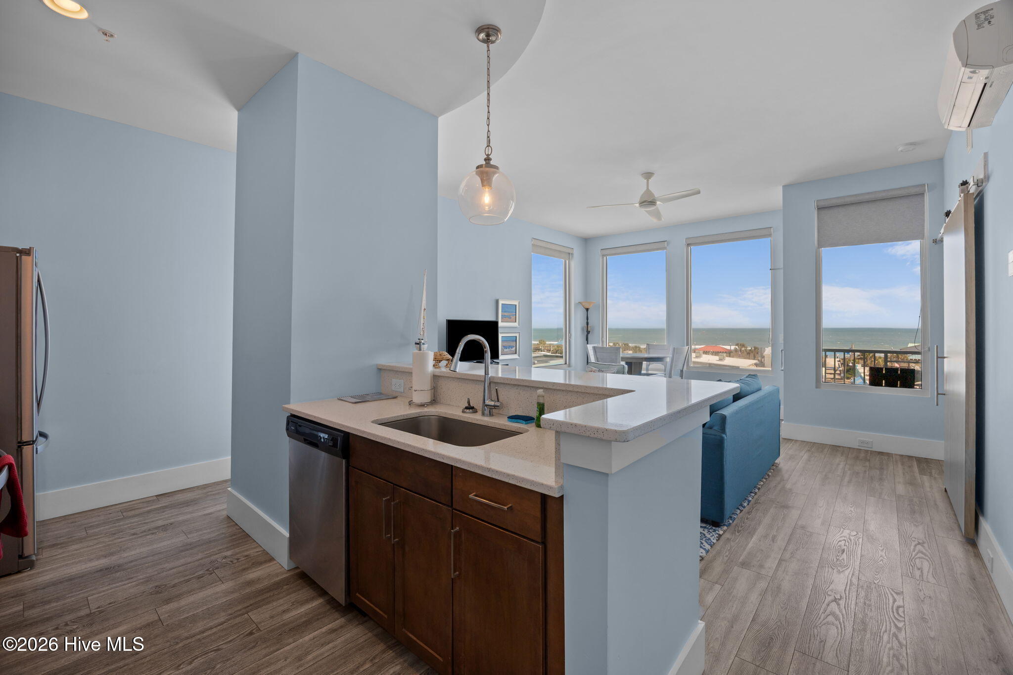 100566225 | Photo 18