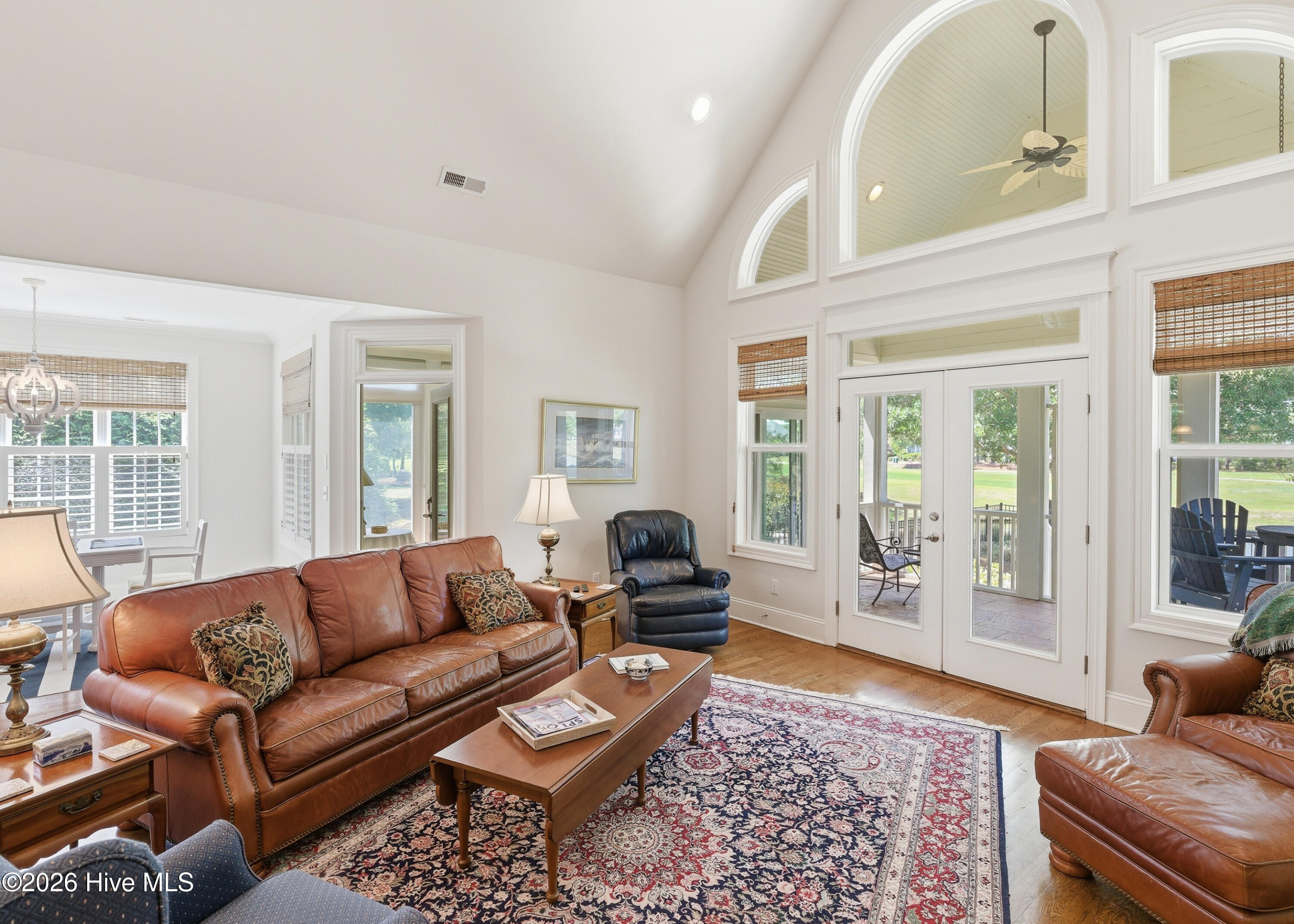 100569454 | Photo 25