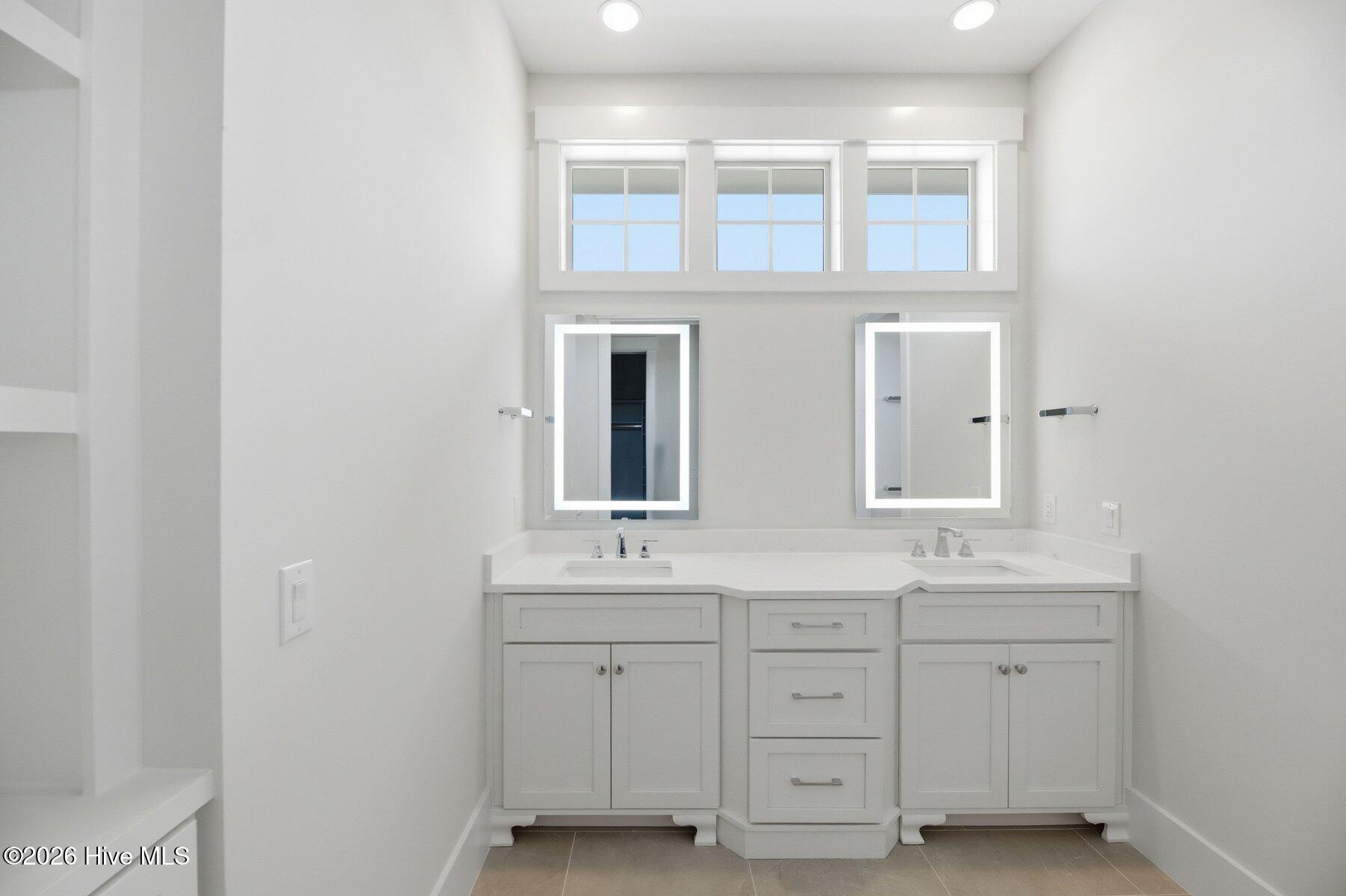 100490520 | Photo 30