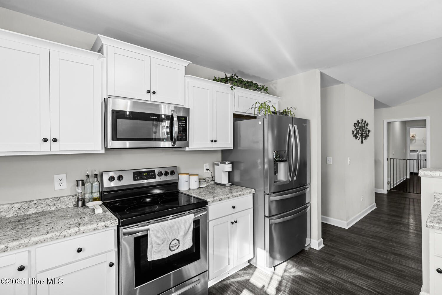 100545268 | Photo 11