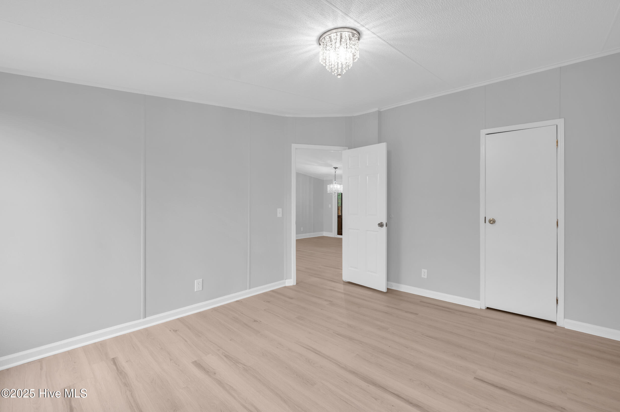 100534761 | Photo 18