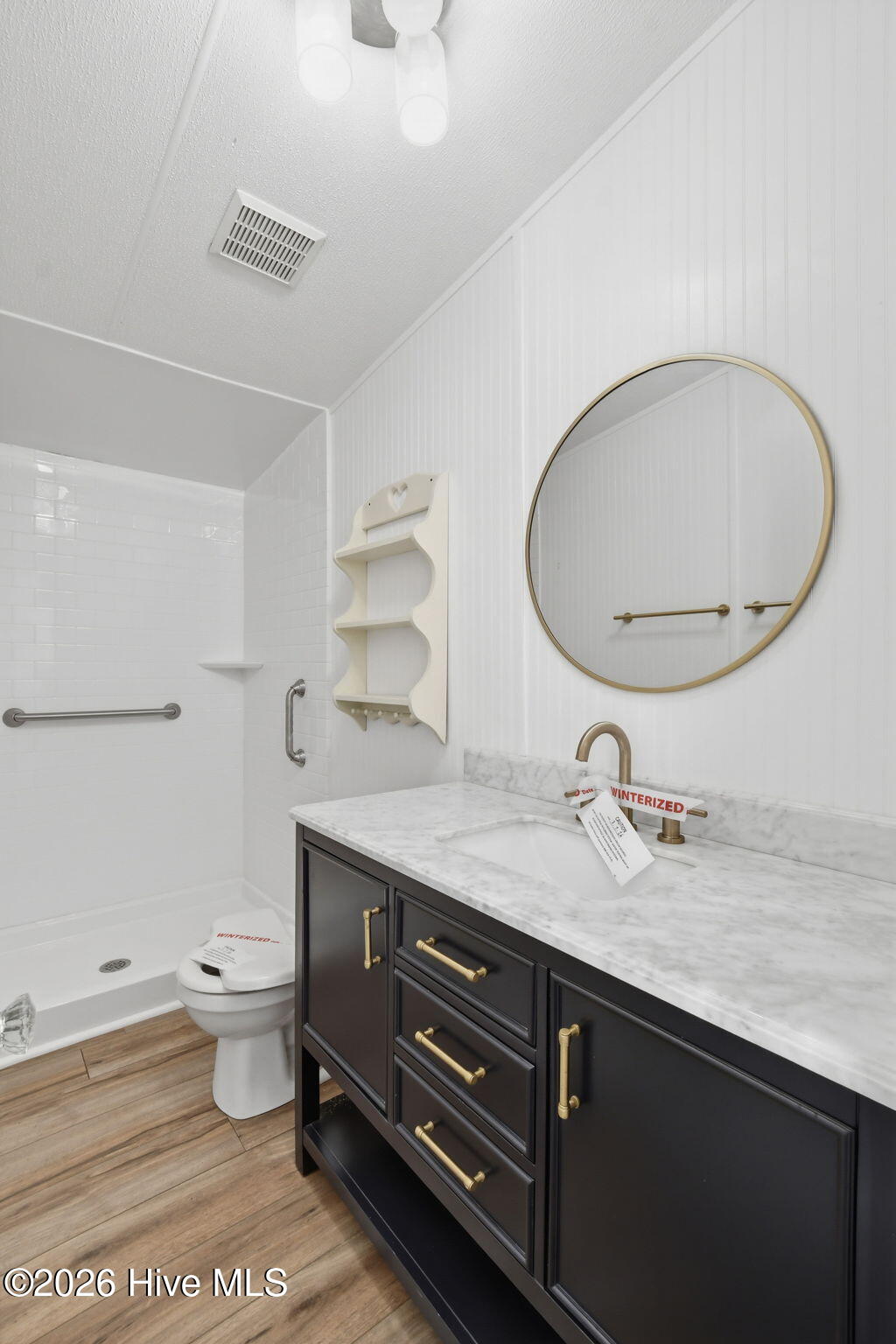 100565410 | Photo 21