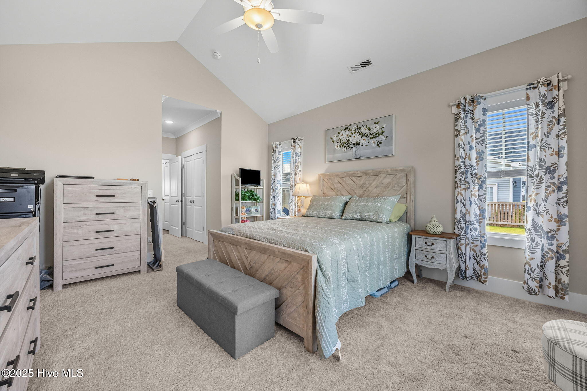 100533920 | Photo 24