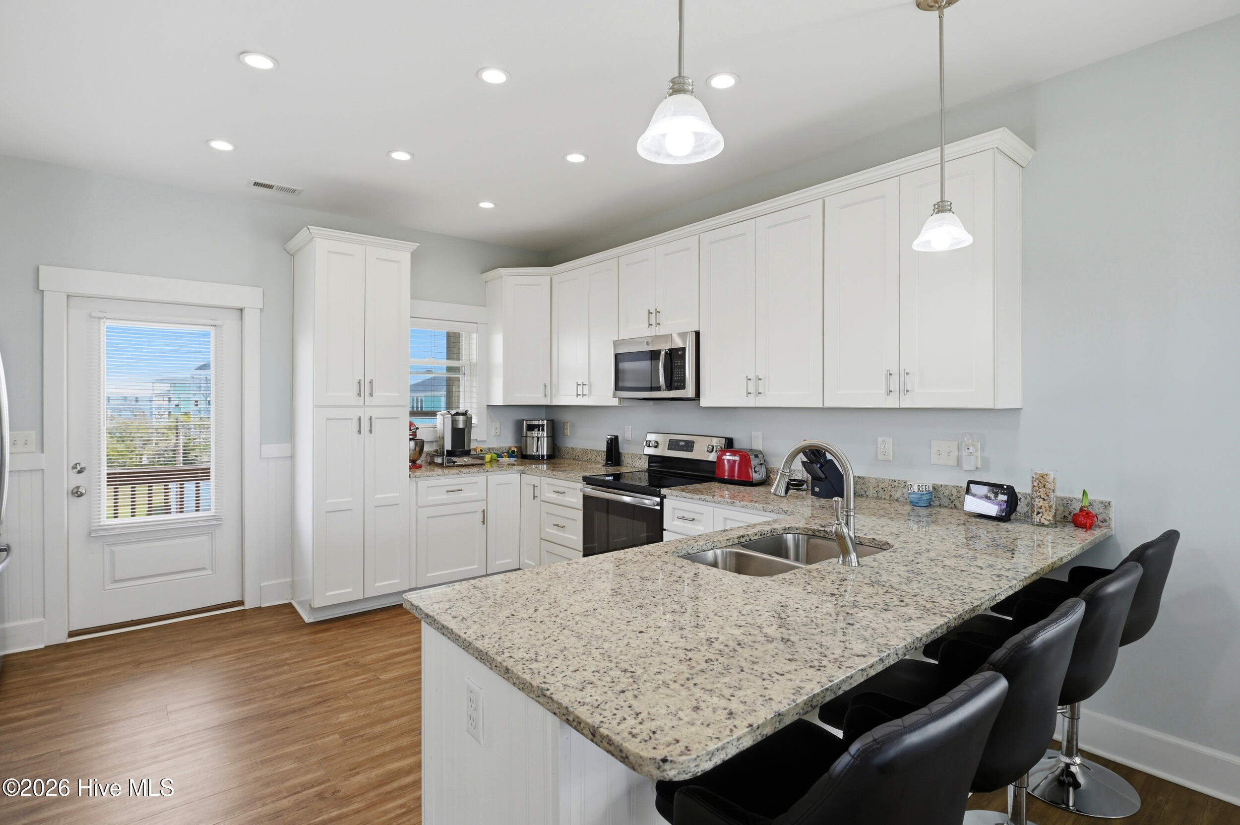 100566113 | Photo 14