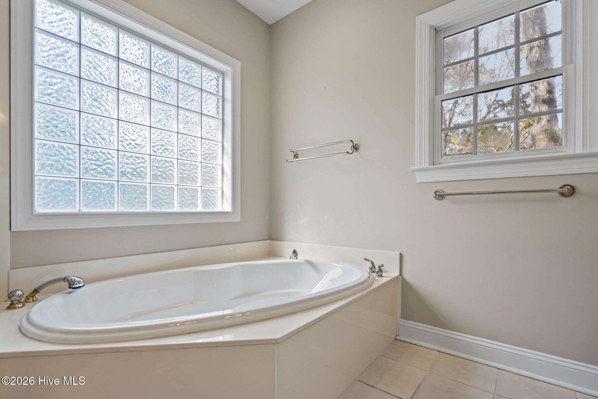 100562607 | Photo 35