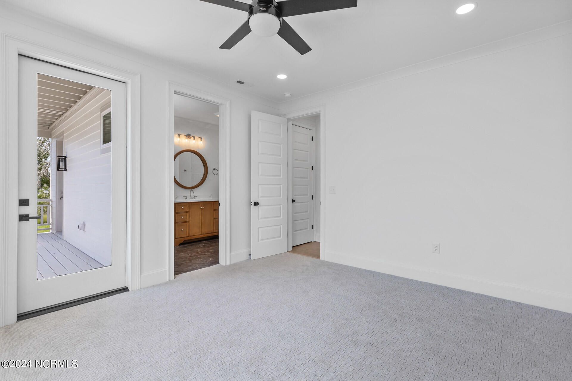 100548615 | Photo 27