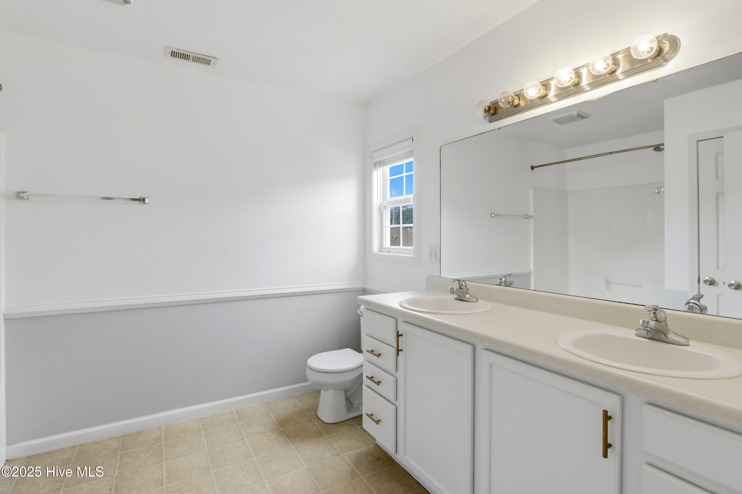 100531186 | Photo 23